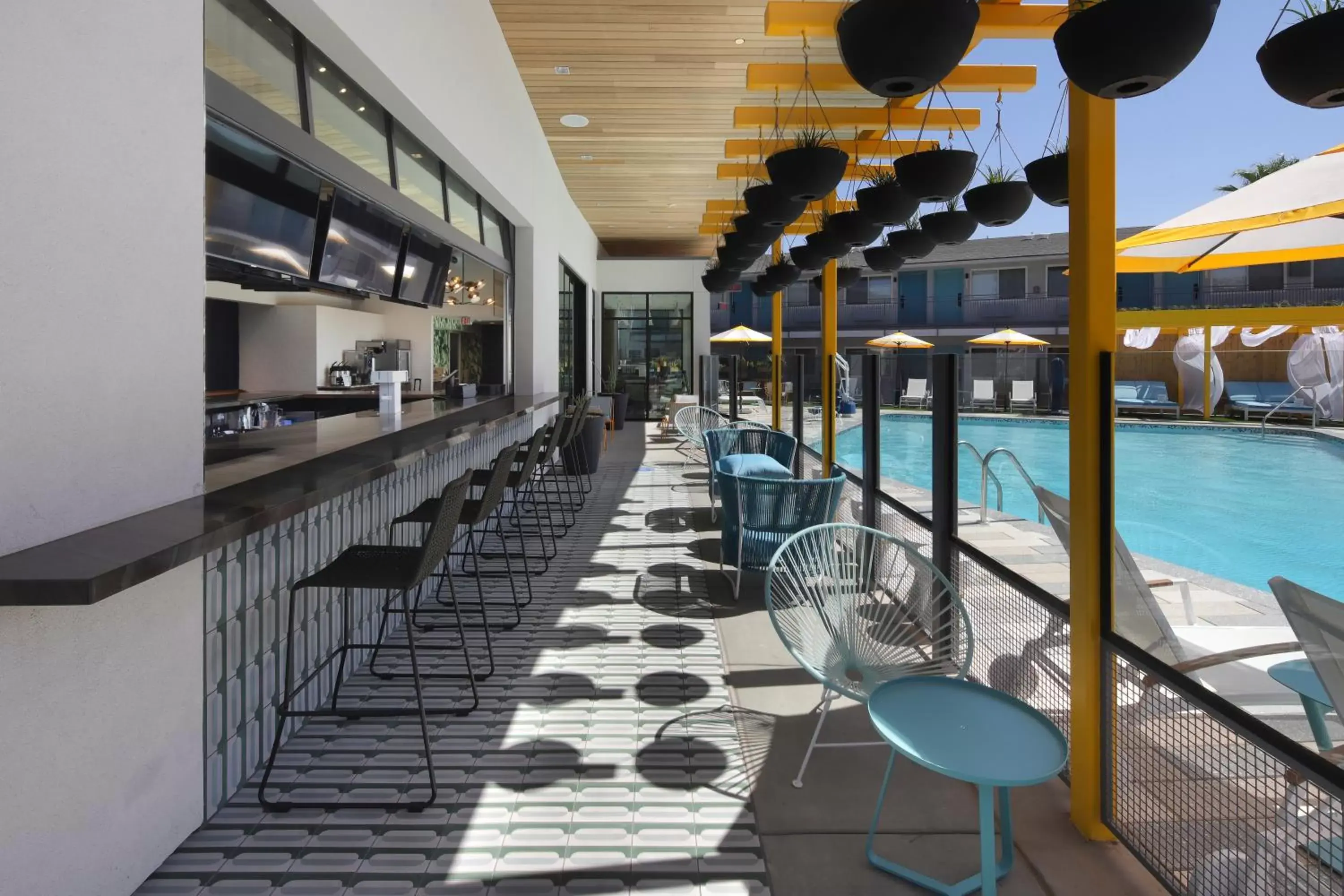 Balcony/Terrace, Lounge/Bar in The Tuxon Hotel, Tucson, a Member of Design Hotels