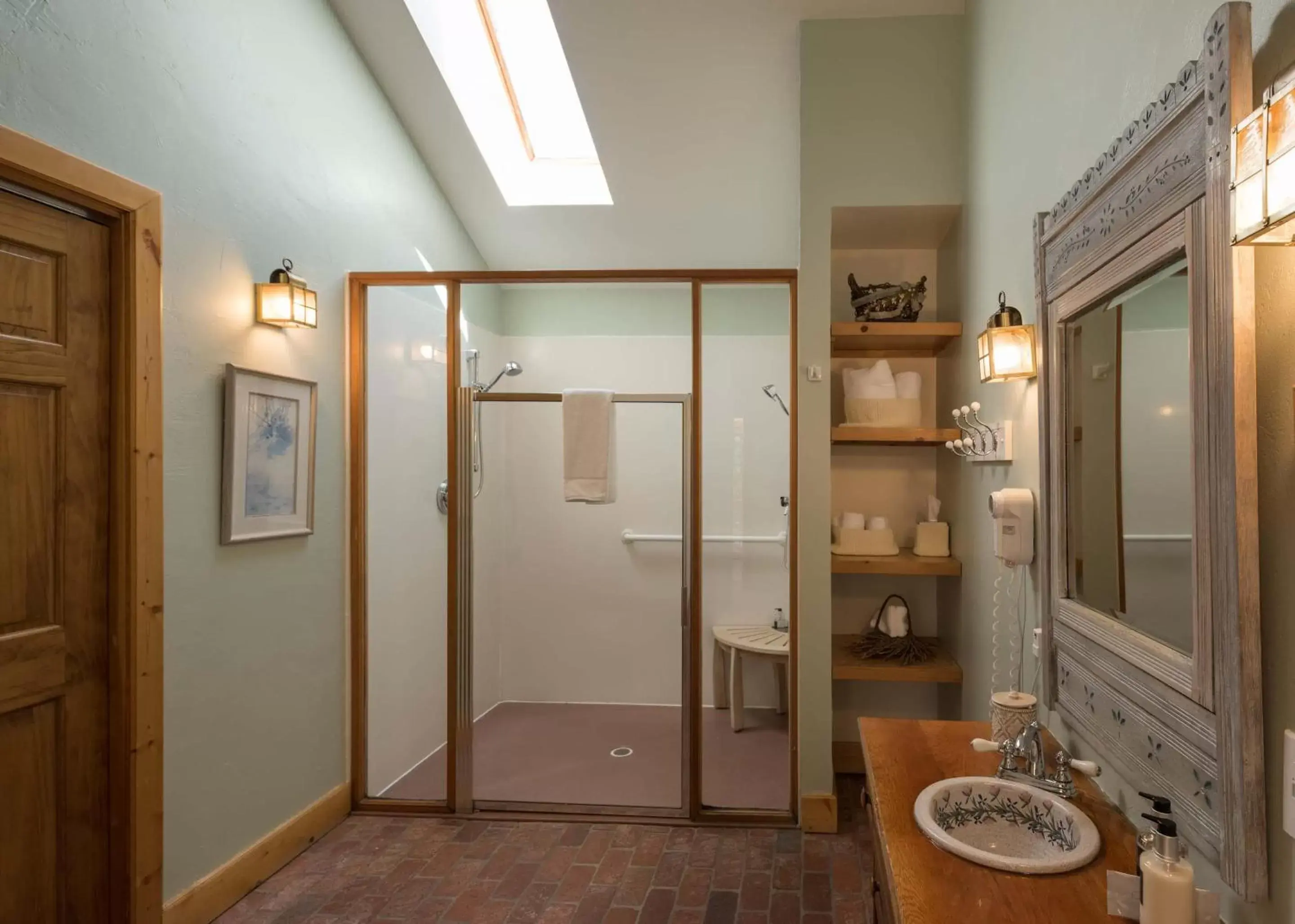 Bathroom in Romantic RiverSong Inn