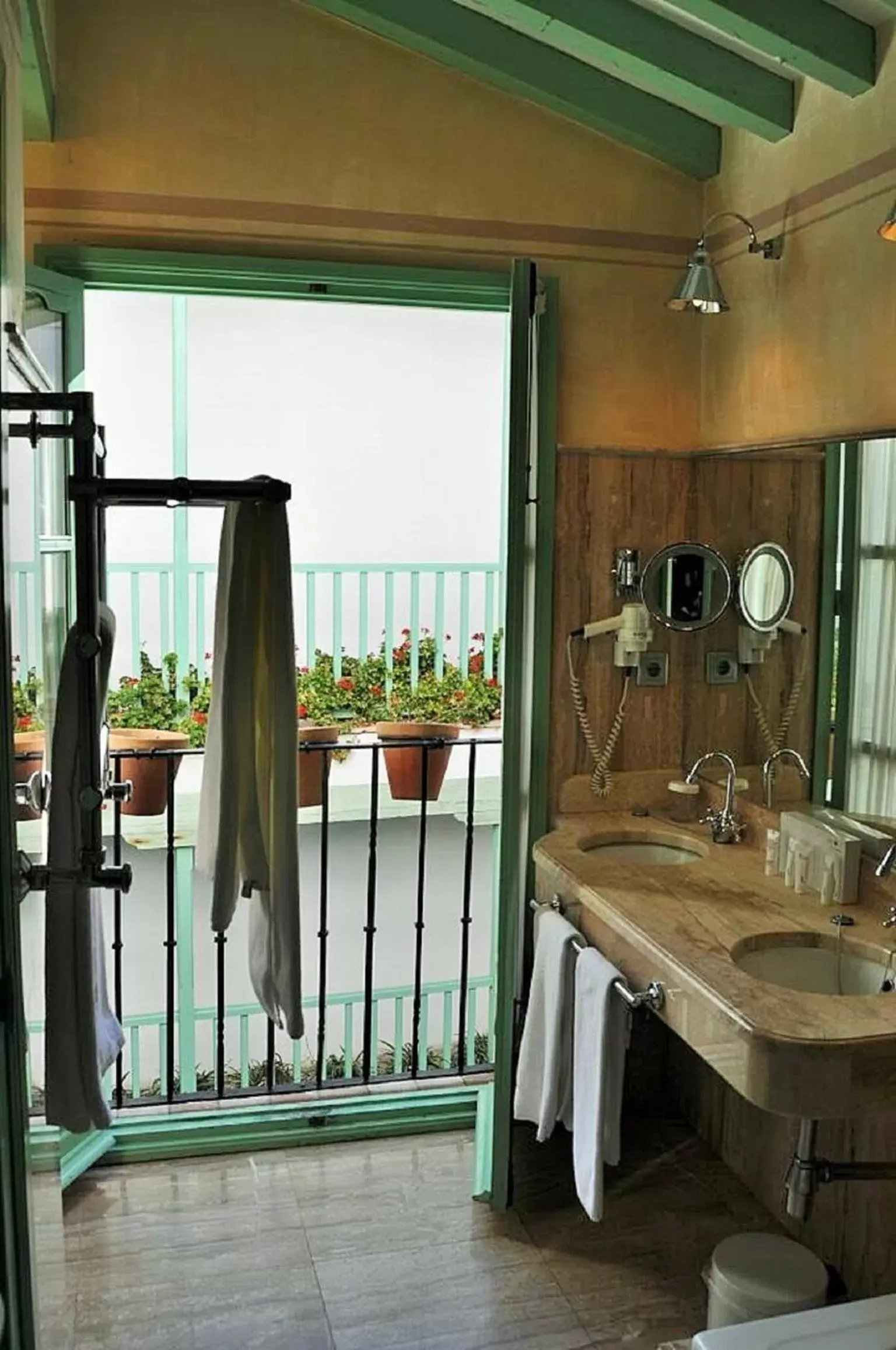 Bathroom in Hotel Las Casas de la Judería