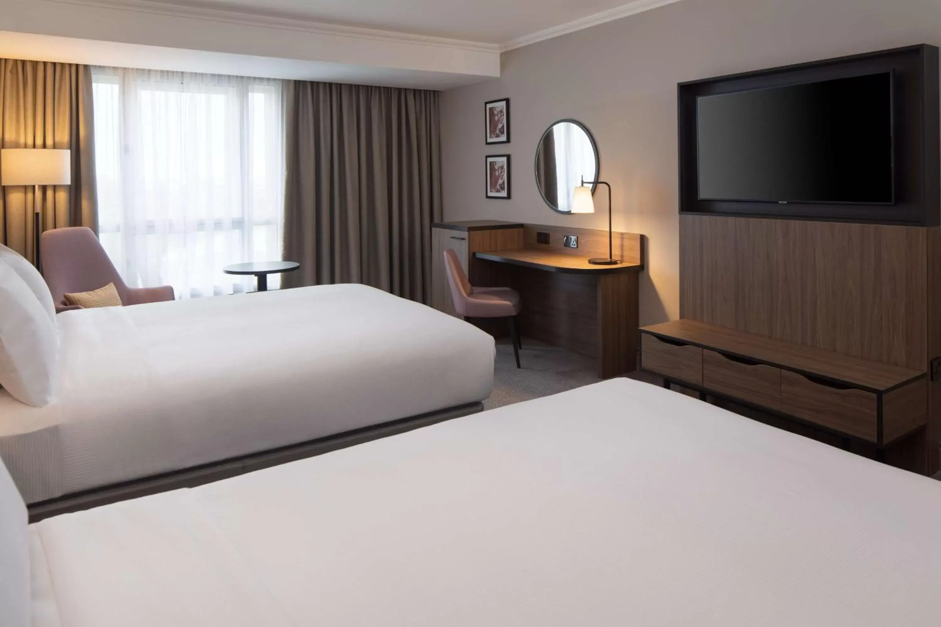 Bedroom, Bed in DoubleTree by Hilton Dartford Bridge