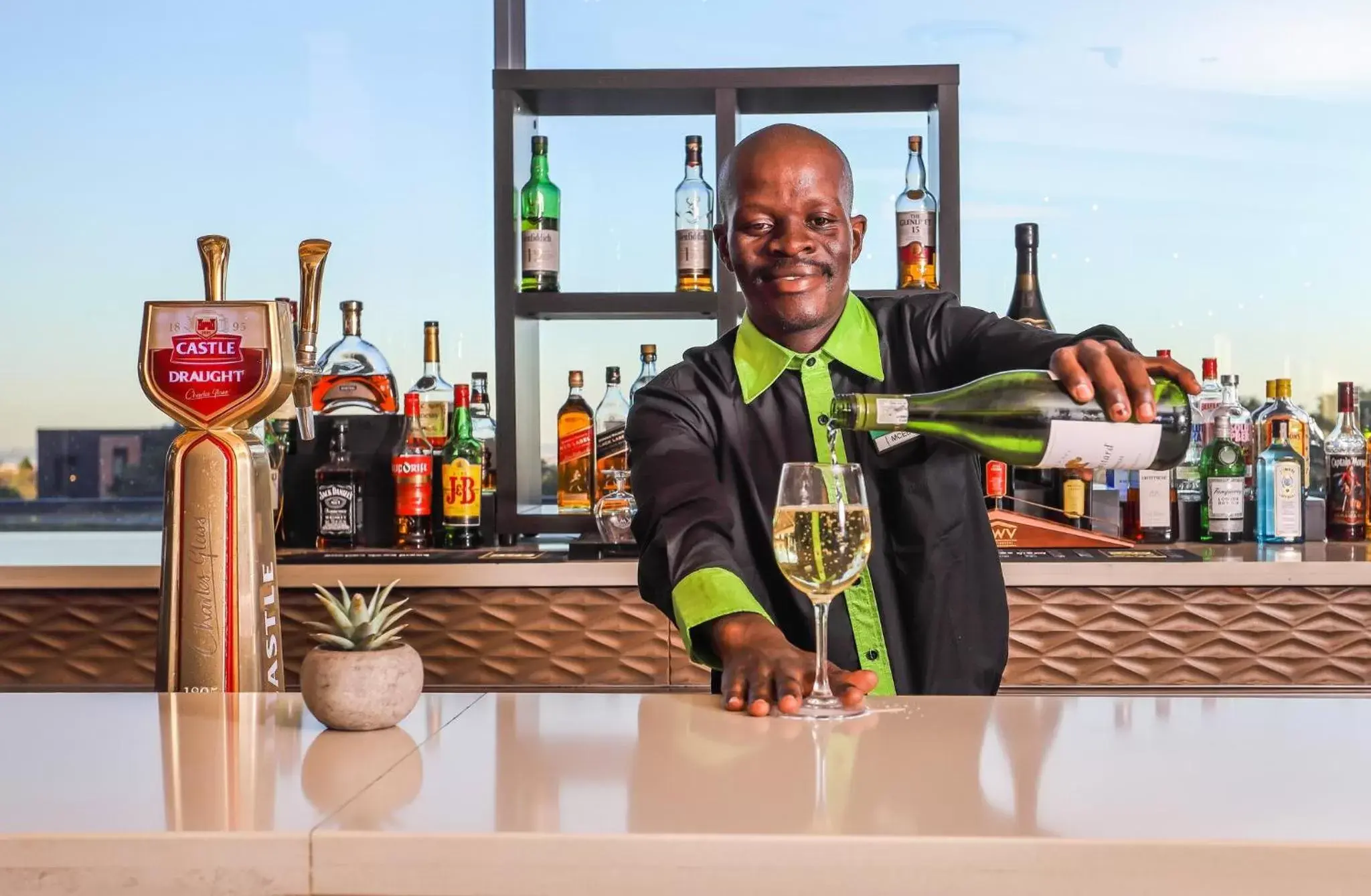 Lounge or bar in Holiday Inn Johannesburg-Rosebank, an IHG Hotel