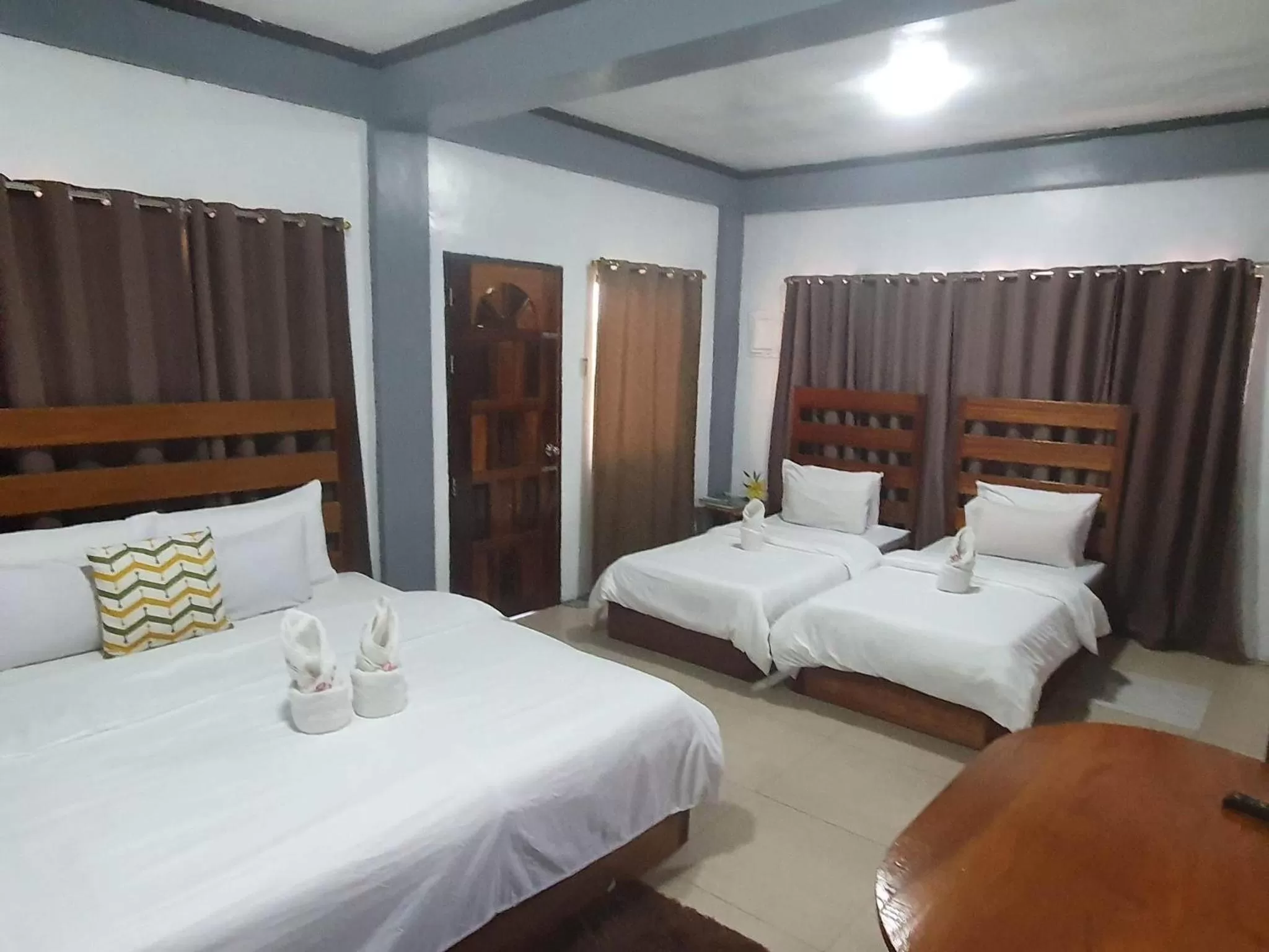 Bed in Kalis Viewpoint Lodge Coron