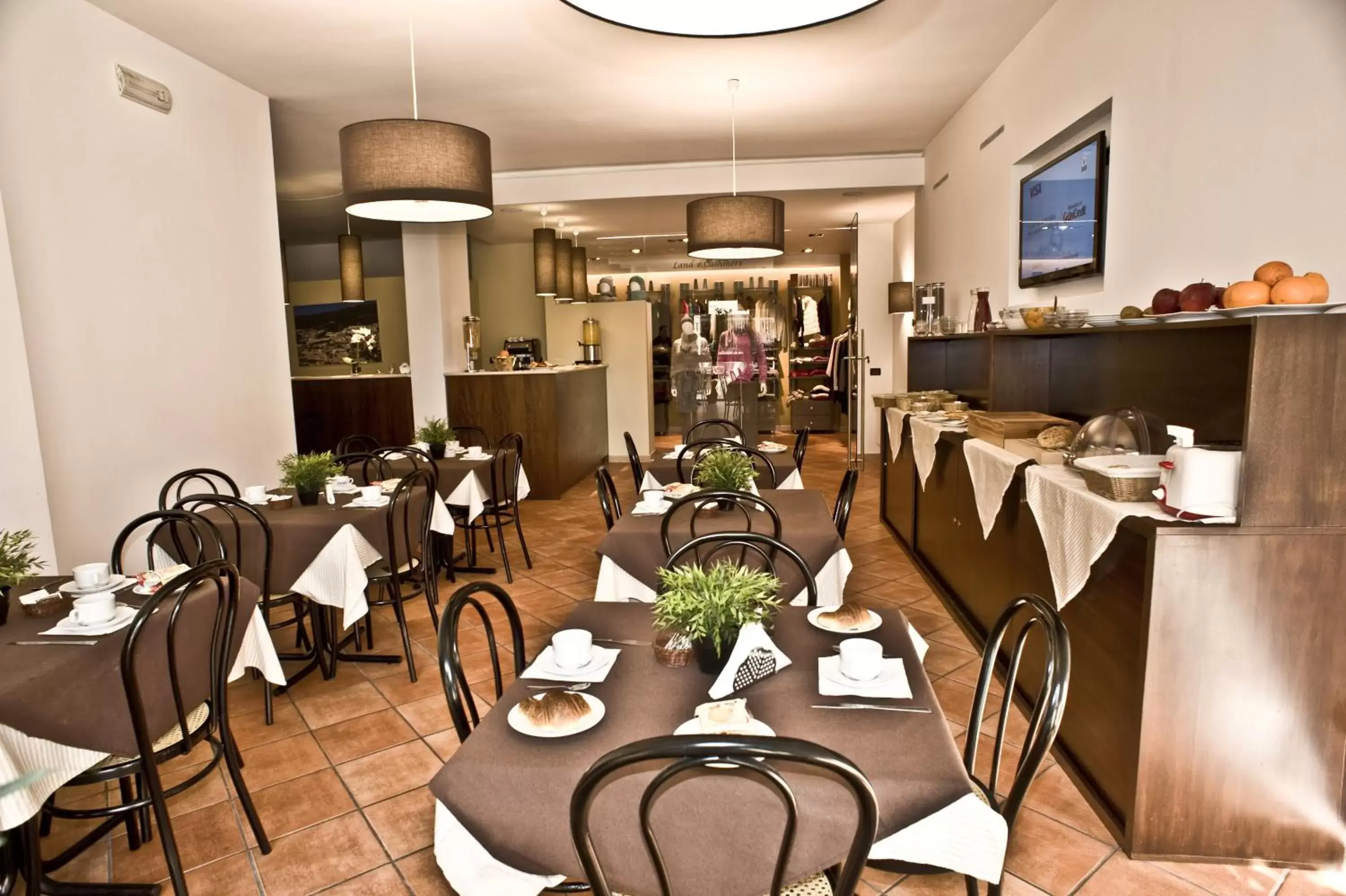 Restaurant/Places to Eat in Villa Santacroce