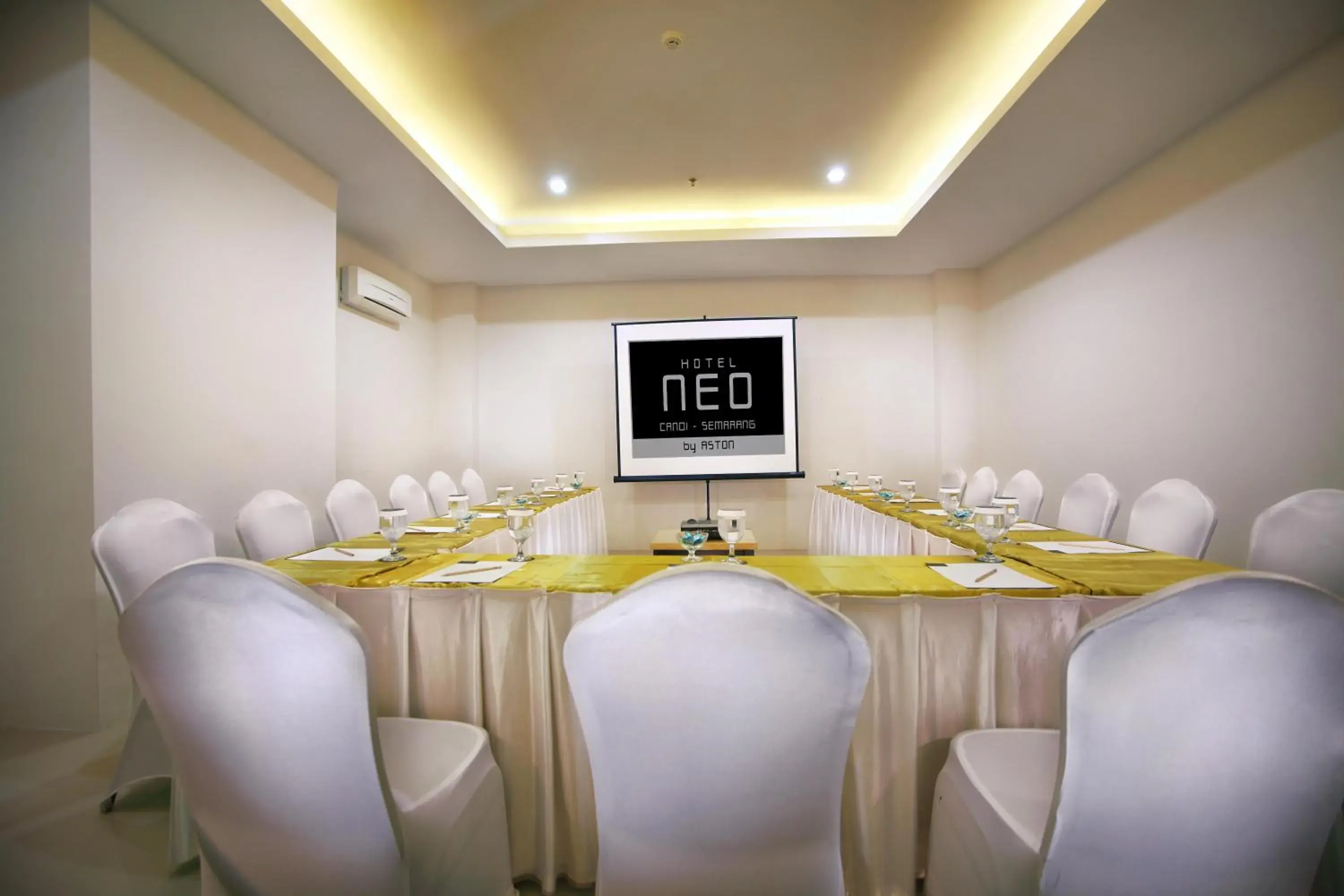 Business facilities in Hotel Neo Candi Semarang