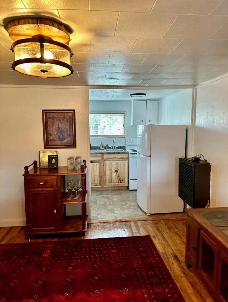 Kitchen/Kitchenette in Chinook Winds Lodge