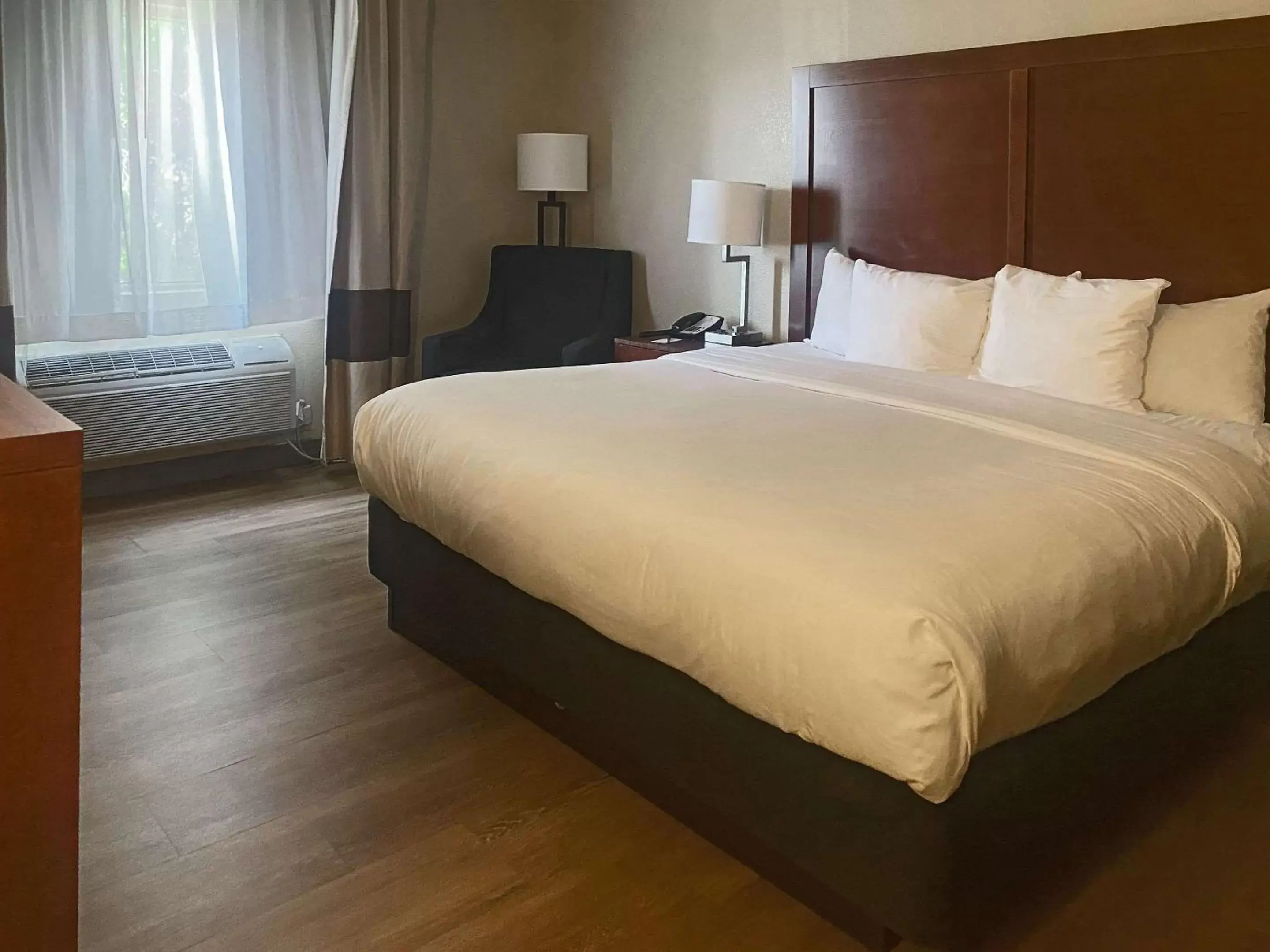 Bedroom, Bed in Comfort Inn & Suites Phoenix North / Deer Valley