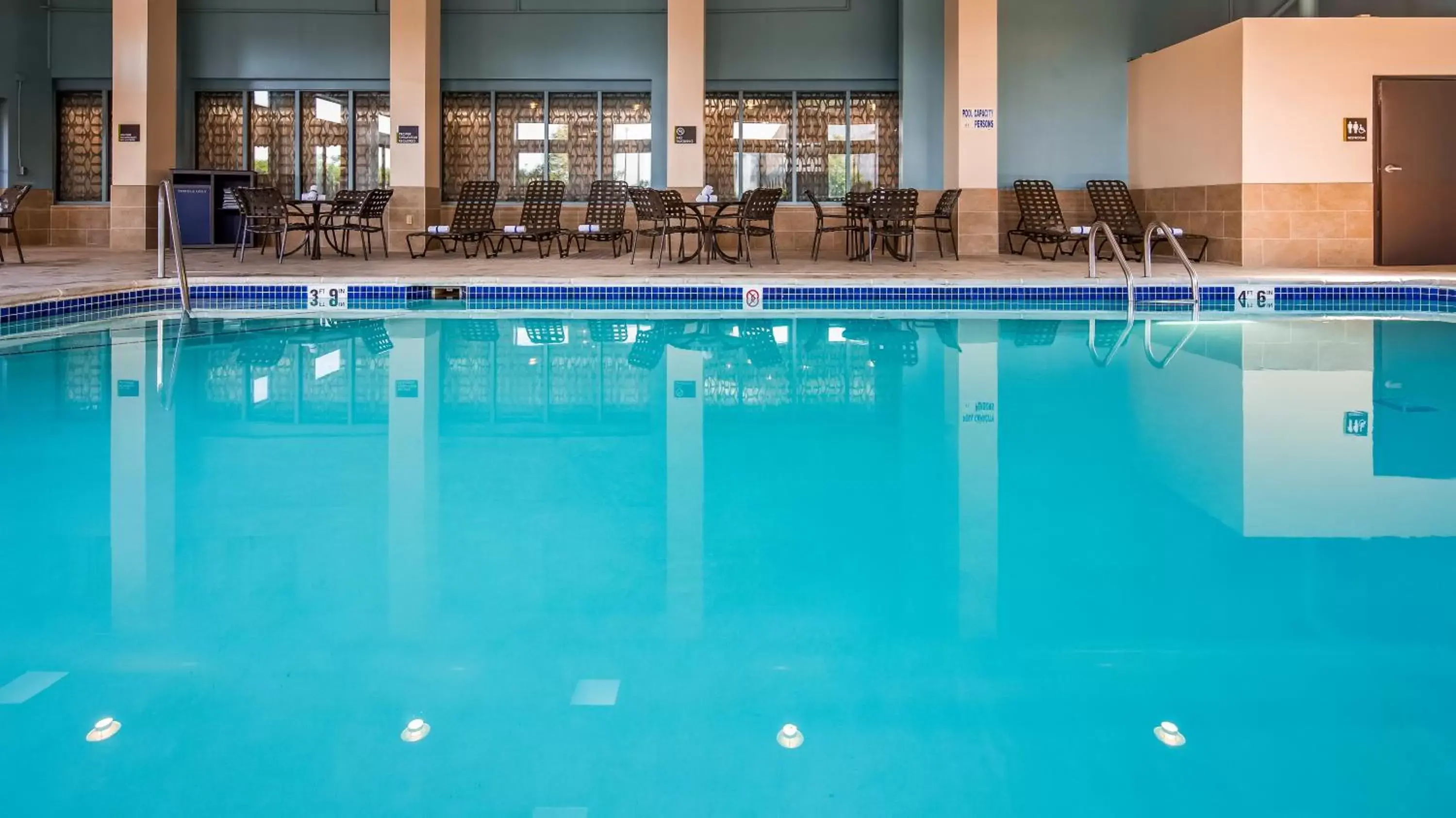 Swimming Pool in Best Western Warren Hotel
