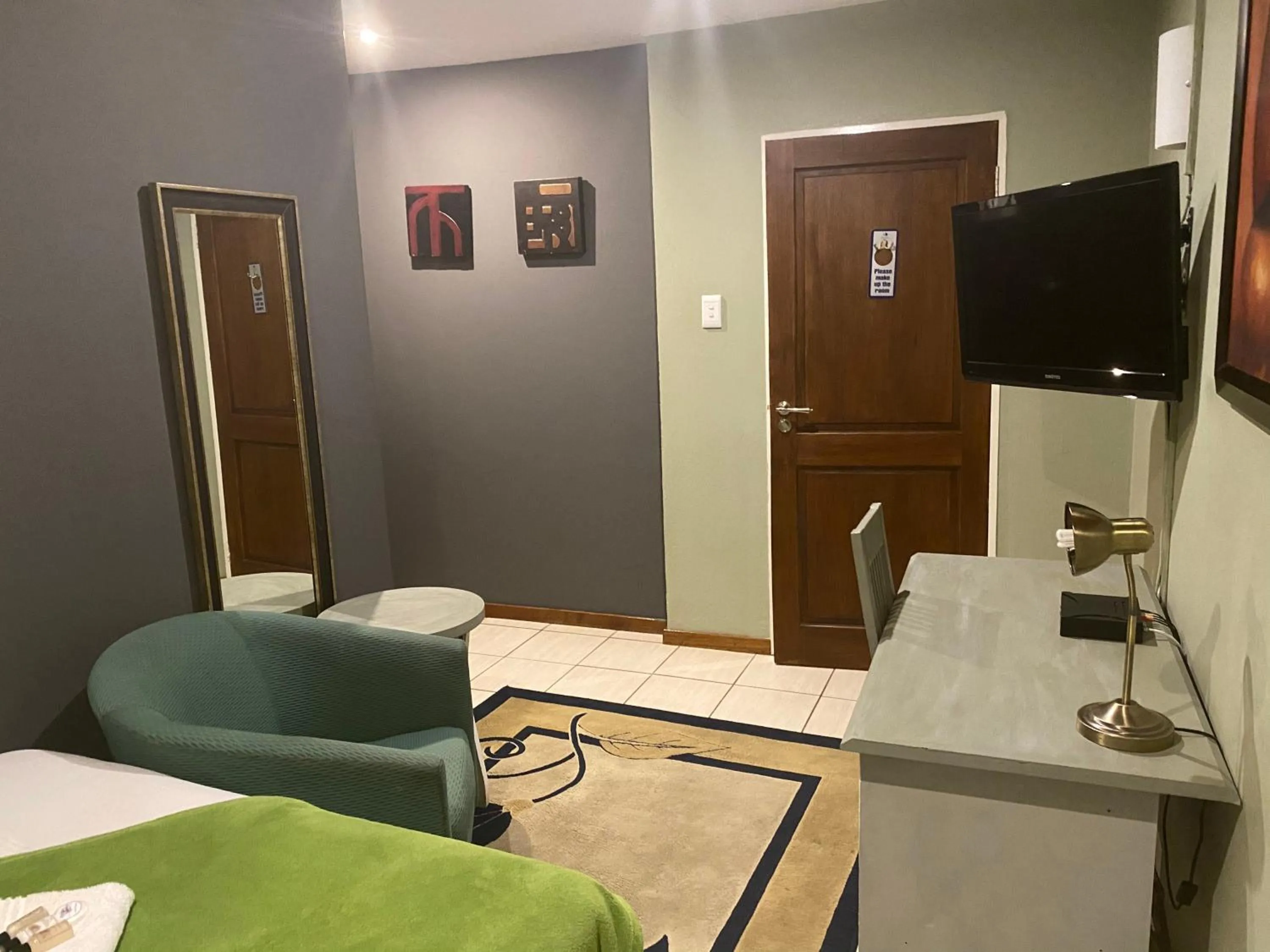 Photo of the whole room in Marion Lodge