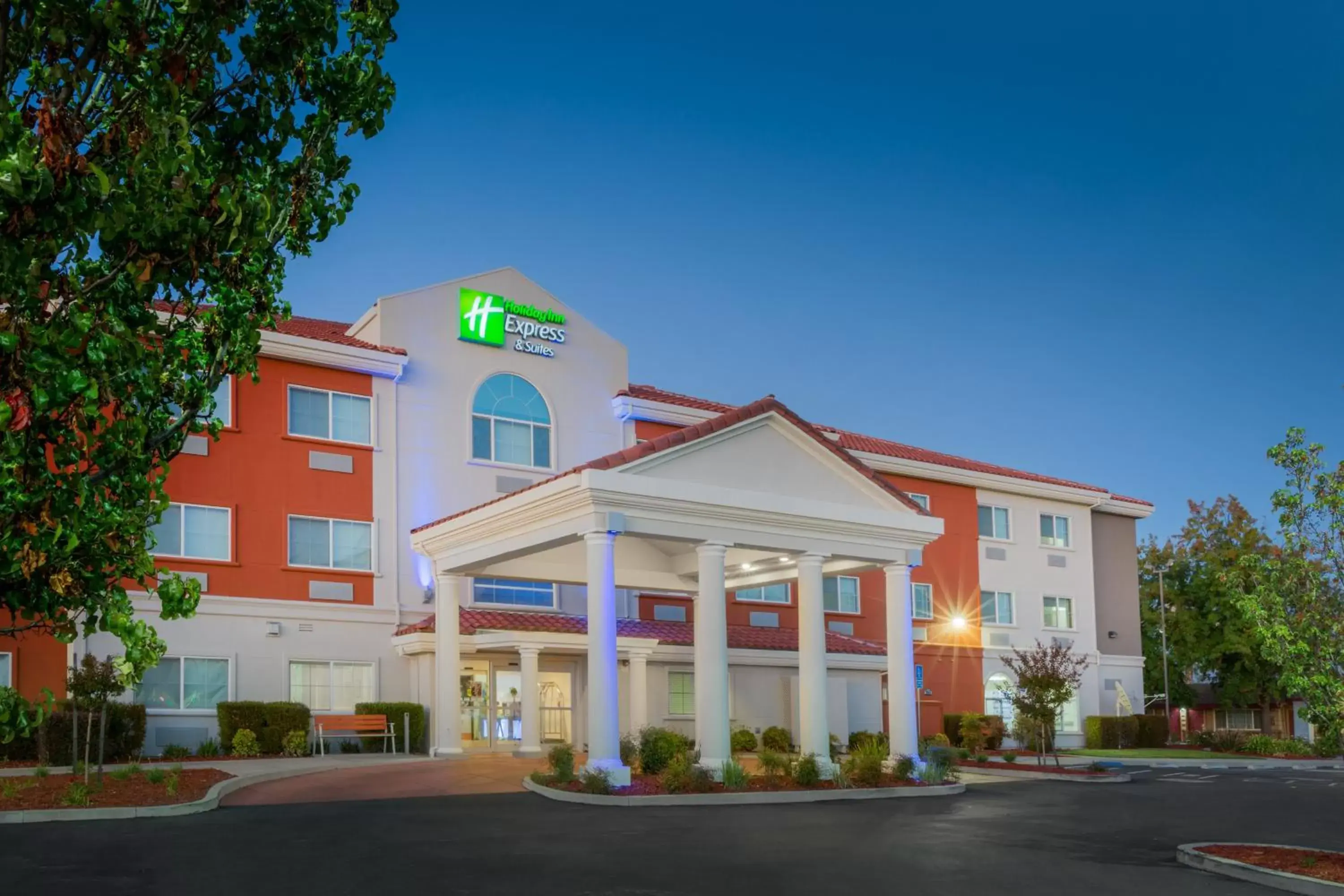 Property Building in Holiday Inn Express Hotel & Suites Oroville Southwest, an IHG Hotel
