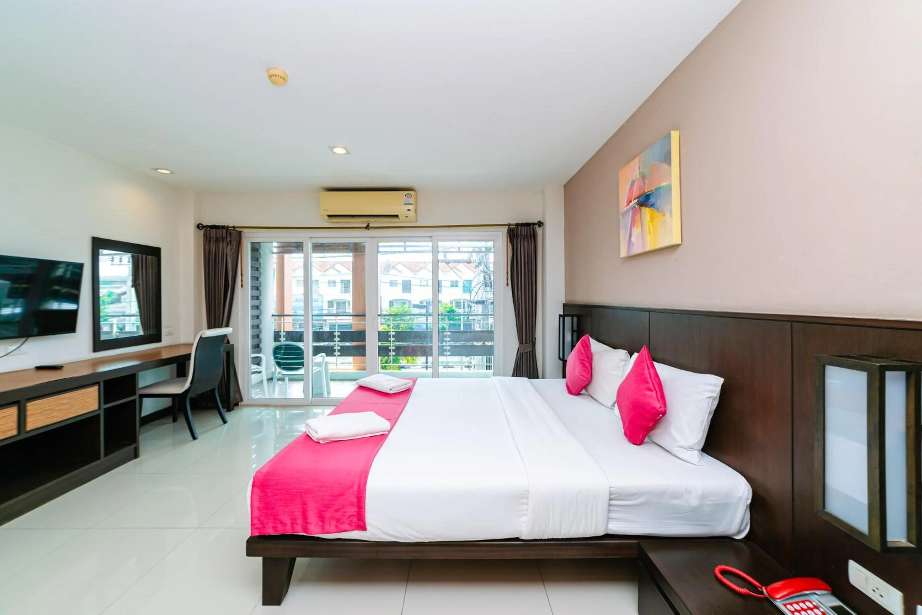 Bed in Ratana Hotel Sakdidet, PHUKET TOWN