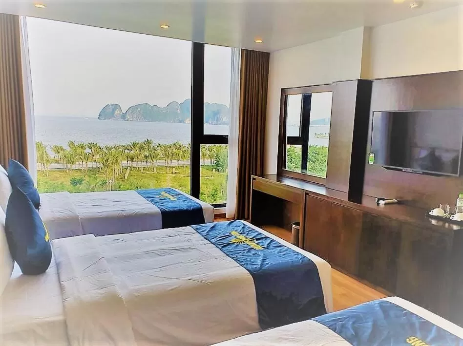 Bed in Golden Palm HaLong Hotel