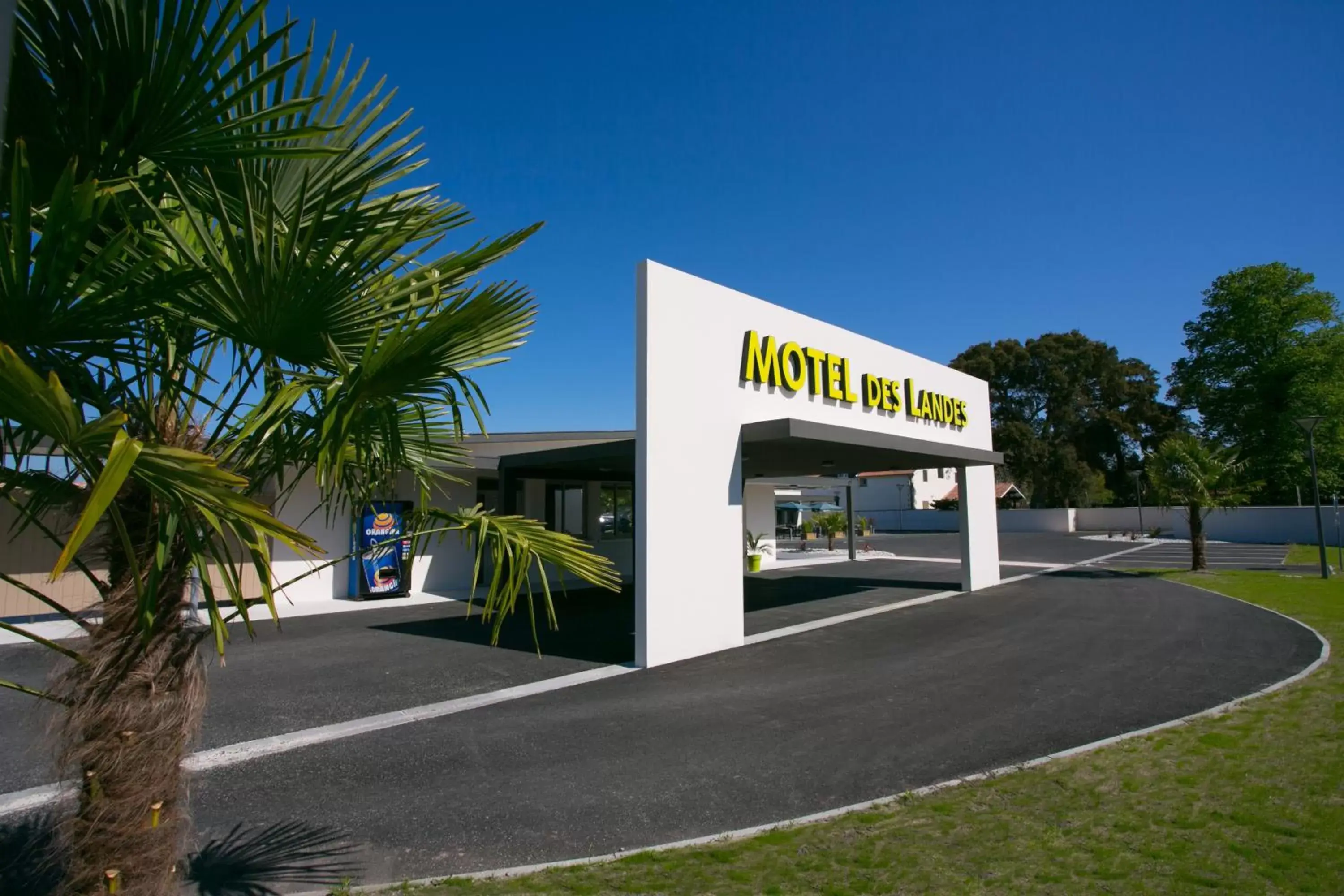 Facade/entrance in Motel des Landes