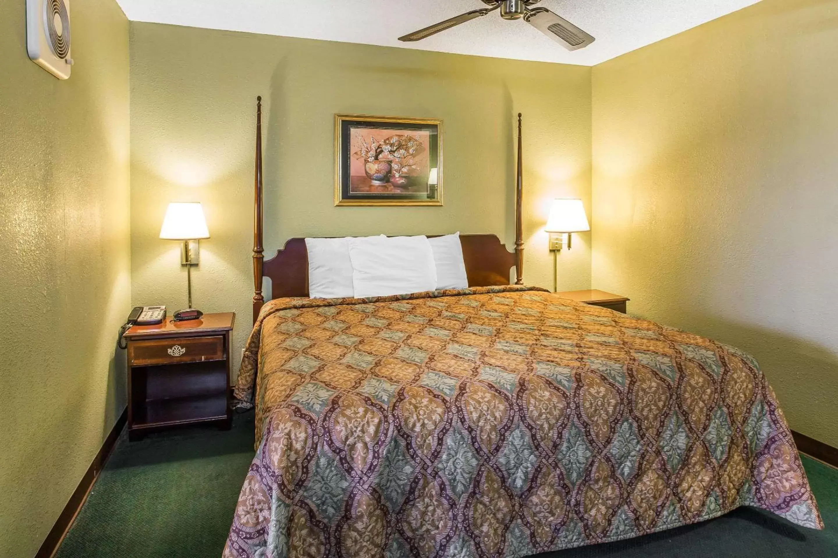 Photo of the whole room, Bed in Rodeway Inn & Suites Smyrna