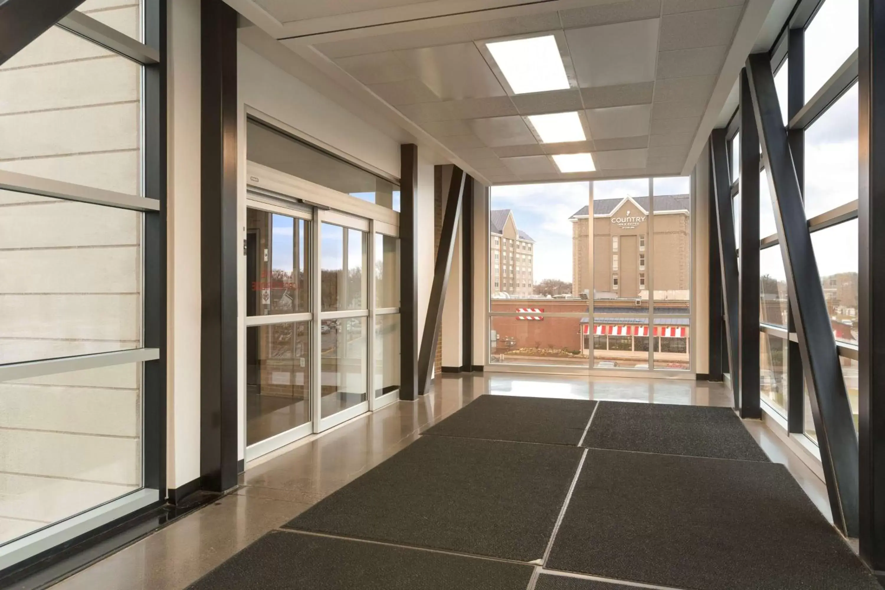 Facade/entrance, Balcony/Terrace in Country Inn & Suites by Radisson, Bloomington at Mall of America, MN