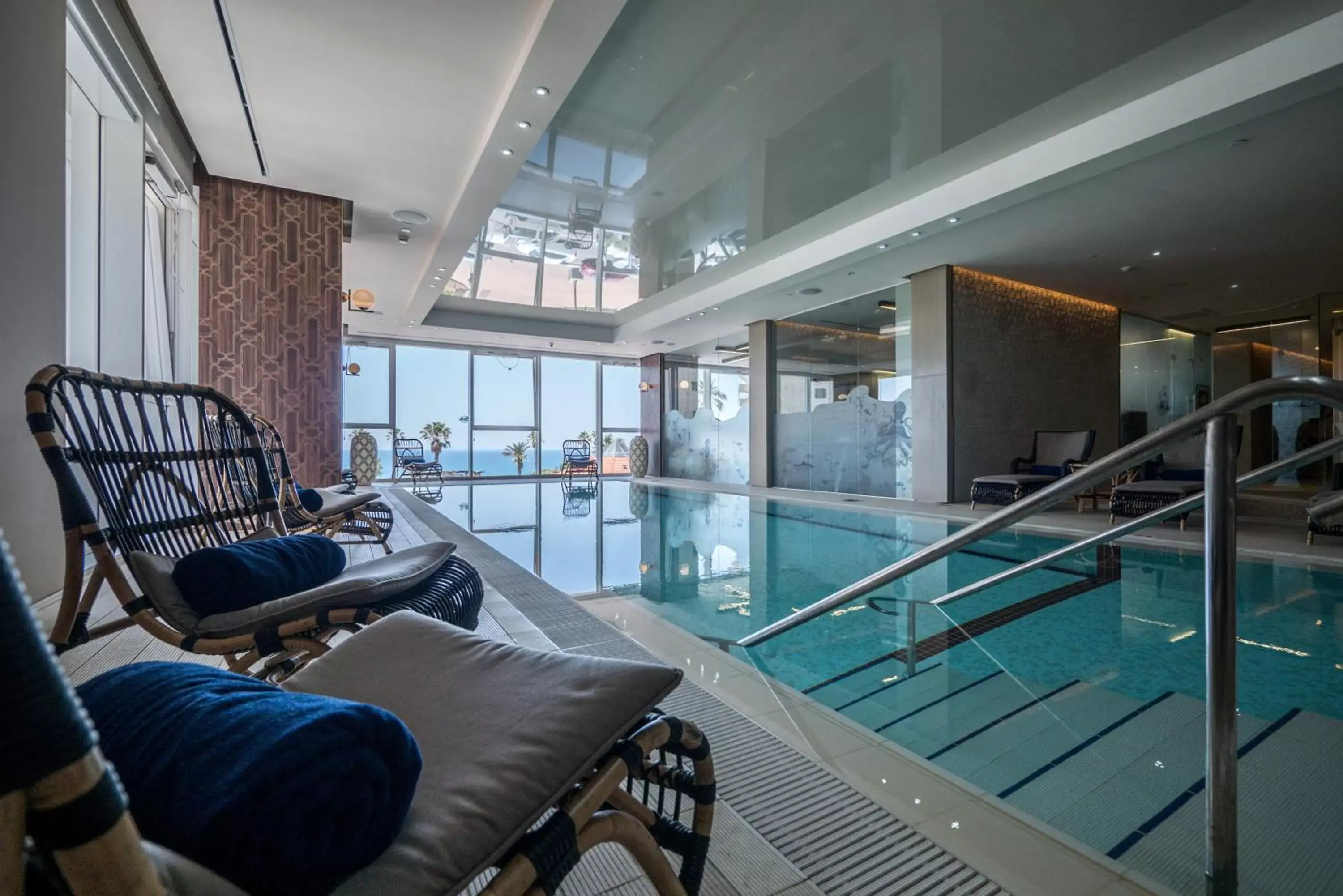 Hot Tub, Swimming Pool in David Tower Hotel Netanya by Prima Hotels - 16 Plus