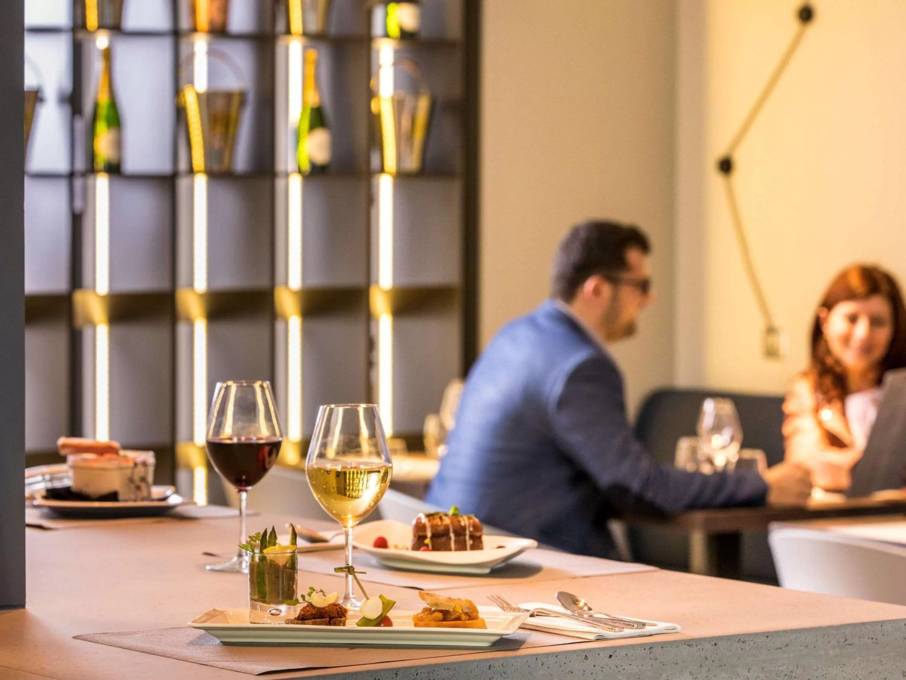 Restaurant/places to eat in Mercure Beauvais Centre Cathédrale