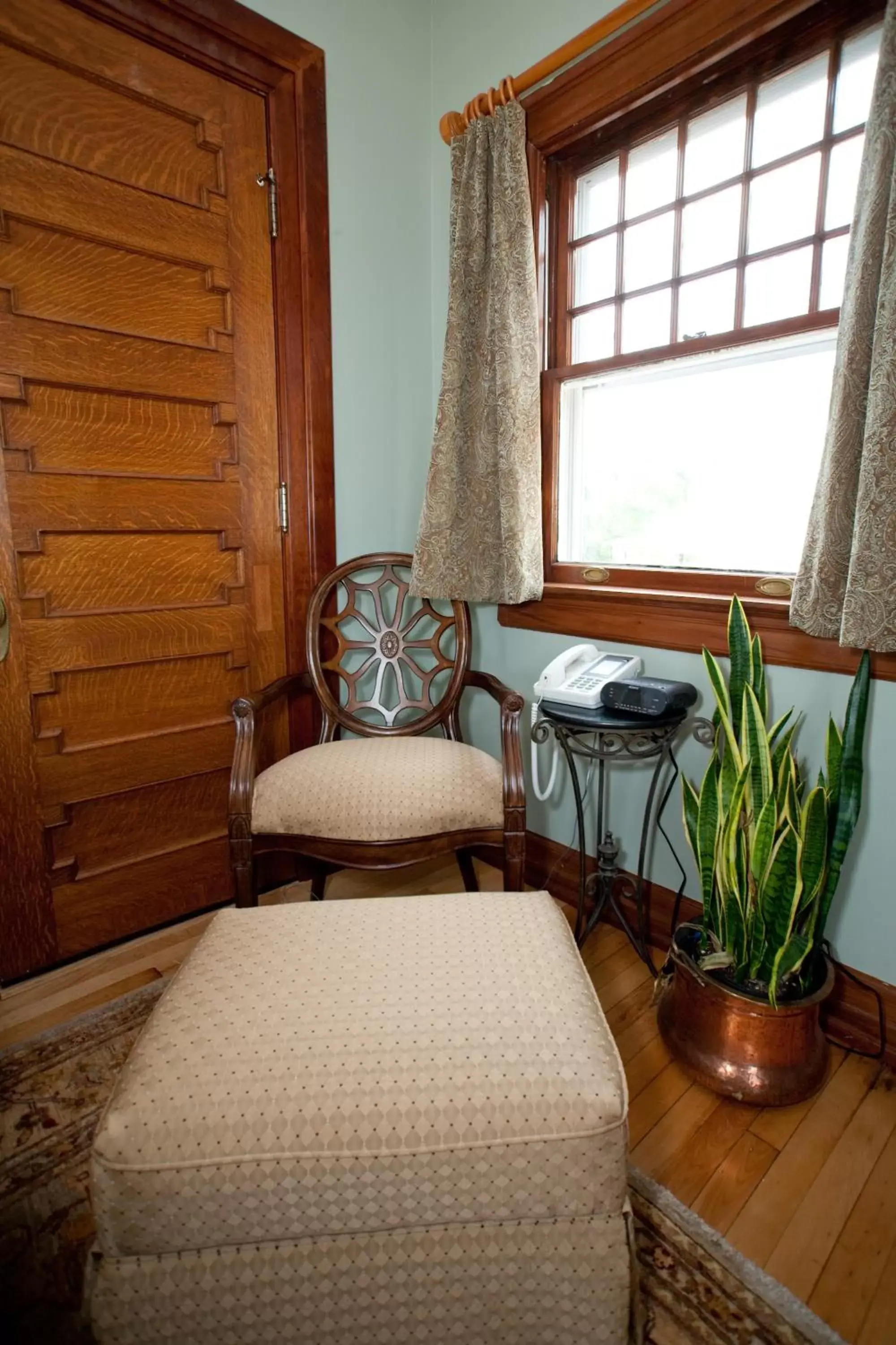 Seating Area in Showers Inn