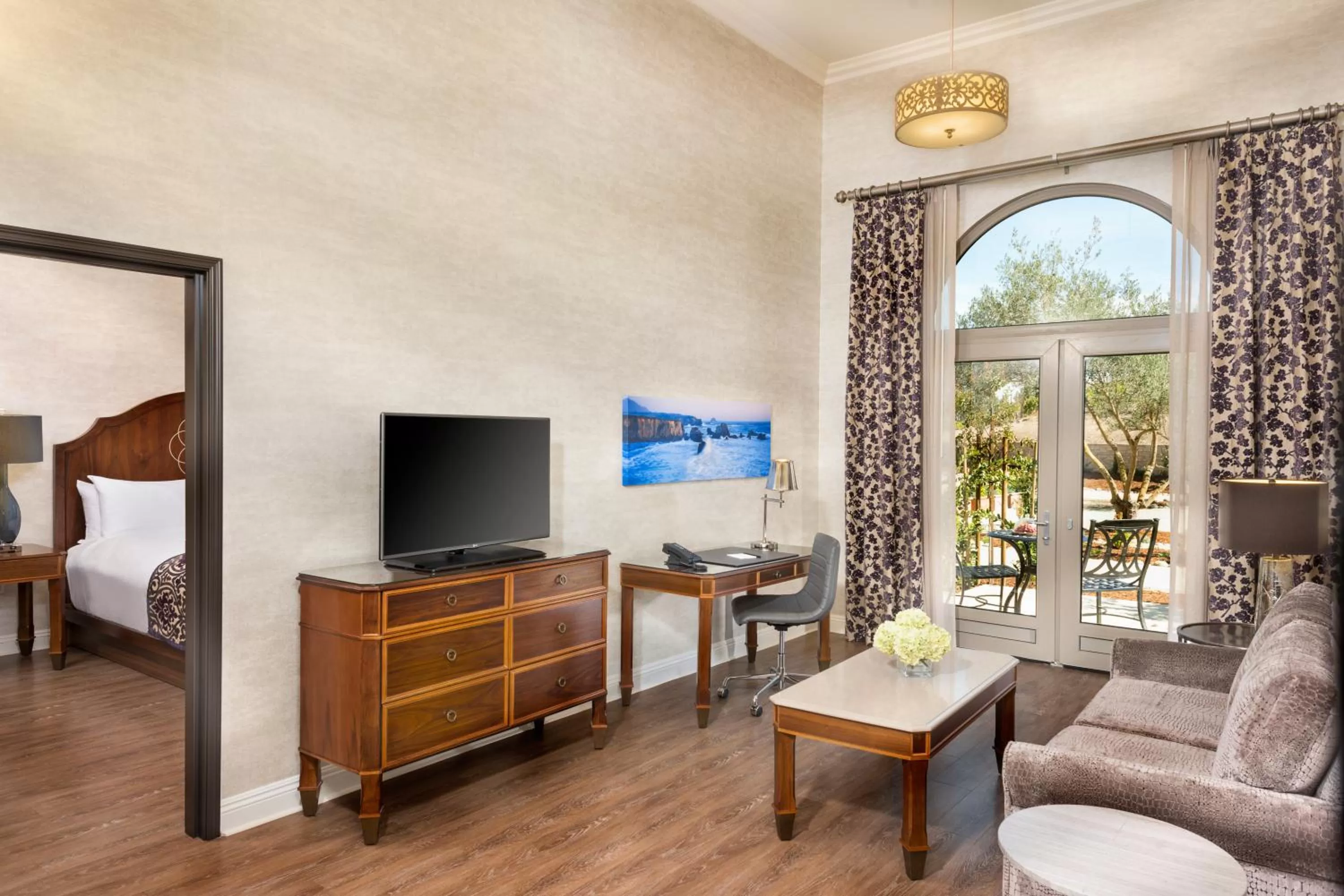 TV and multimedia, Bed in Allegretto Vineyard Resort Paso Robles