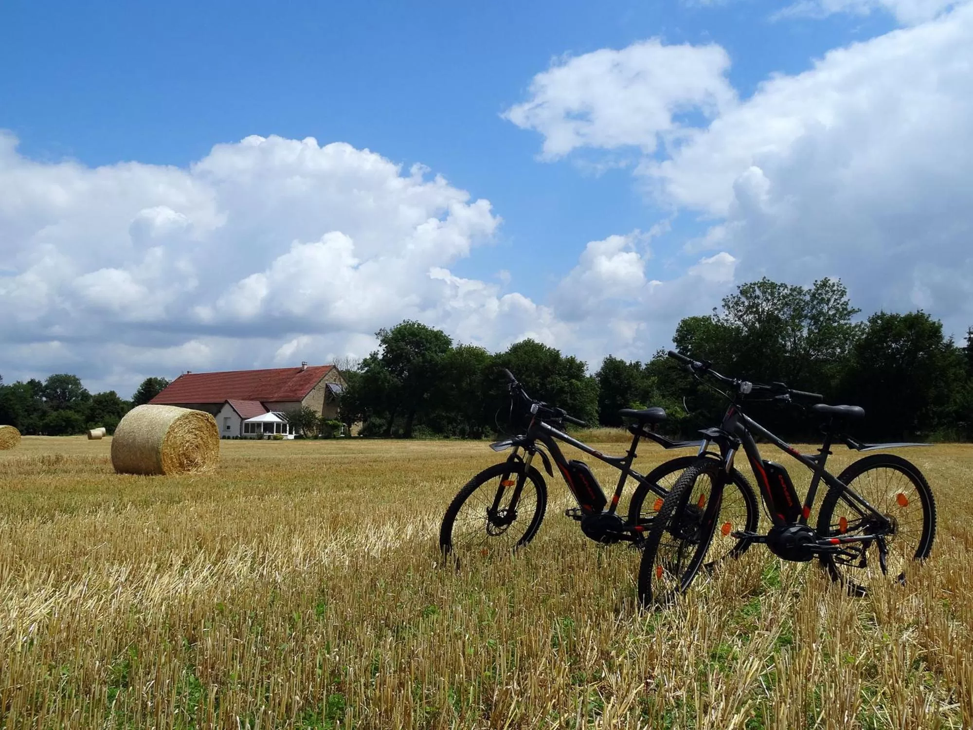 Cycling in Jardin des Sens, la Rente d'Eguilly