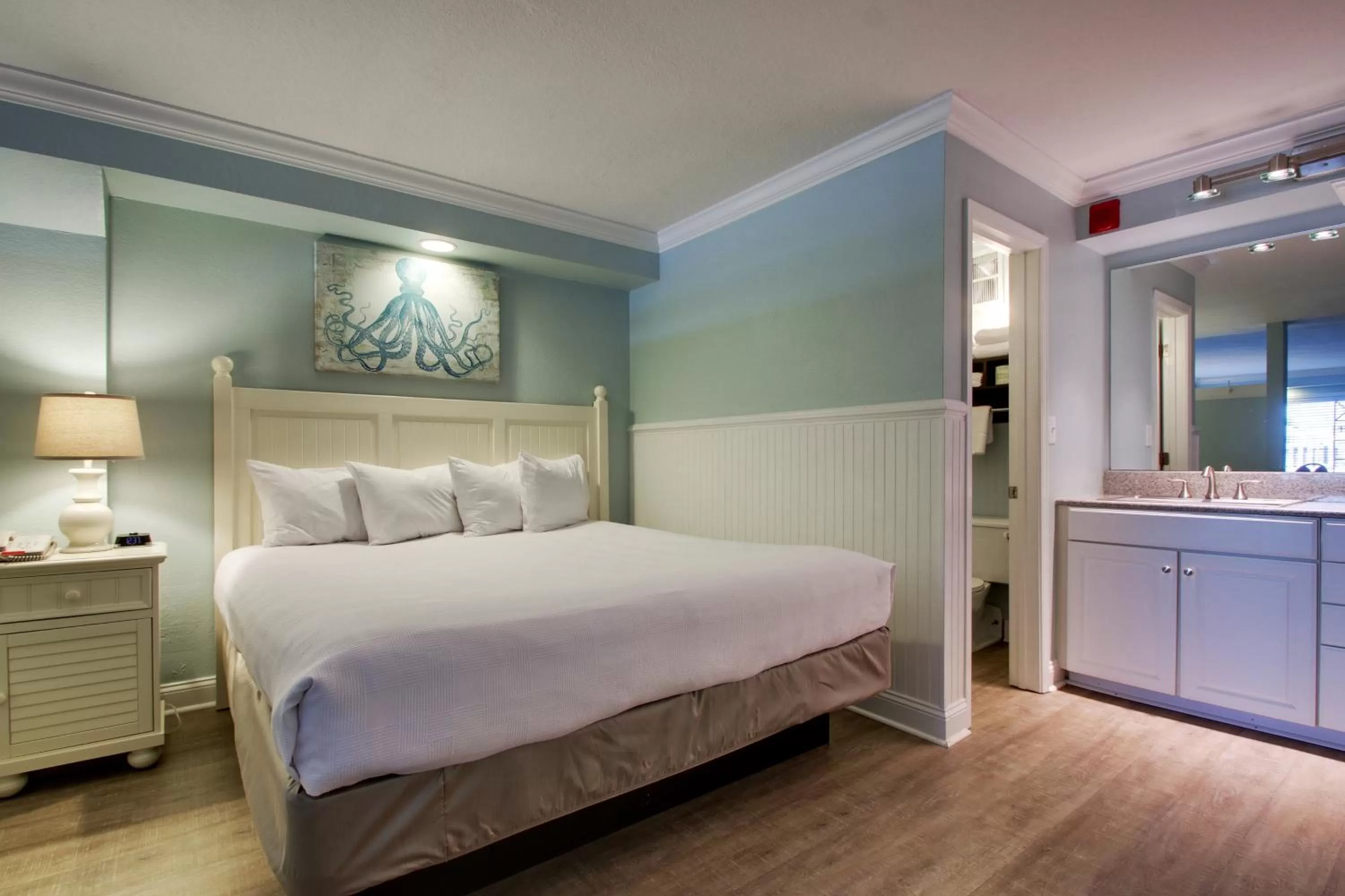 Bedroom, Bed in Islander Hotel & Resort