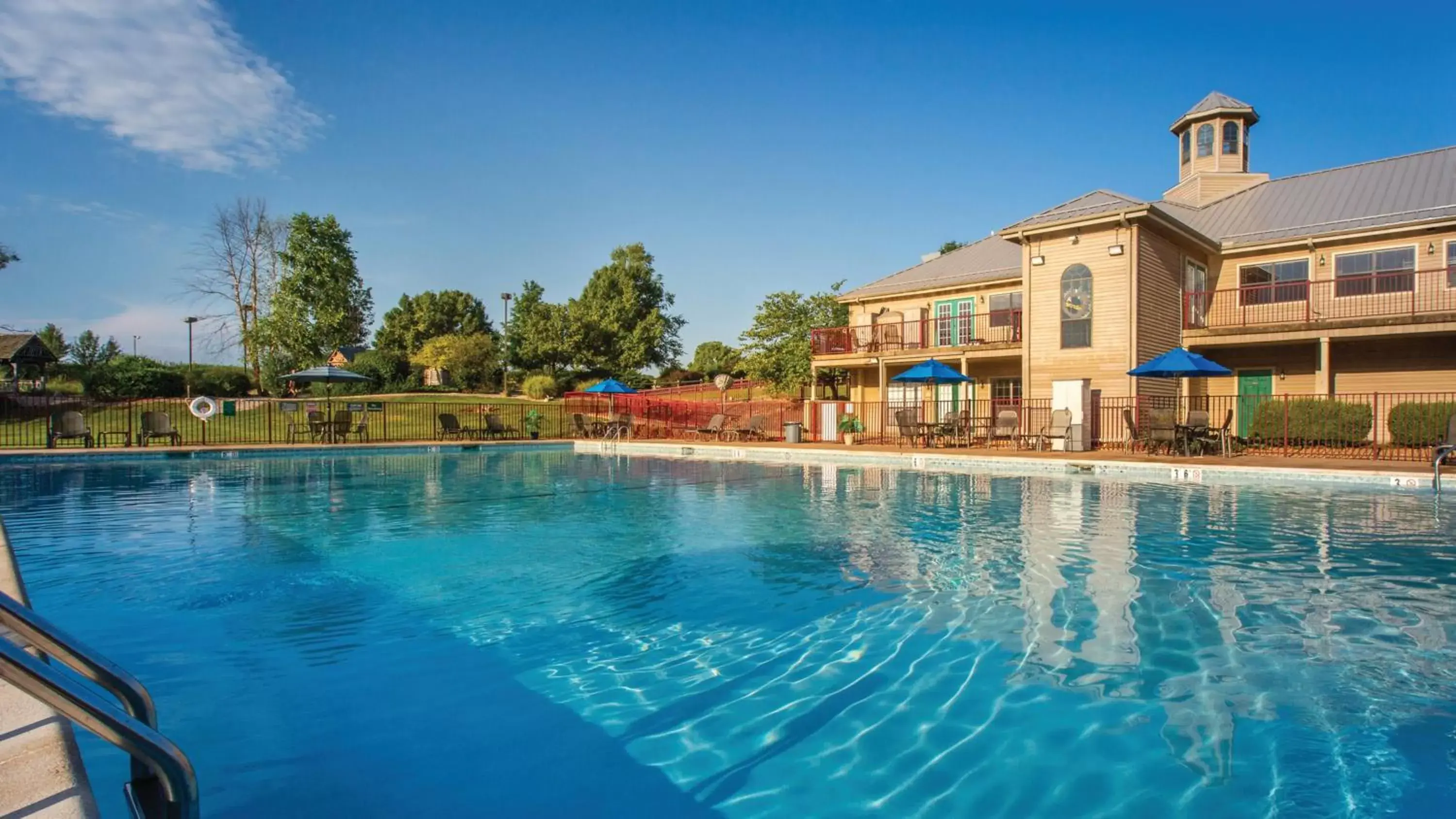 Property building, Swimming Pool in Holiday Inn Club Vacations Timber Creek Resort at De Soto