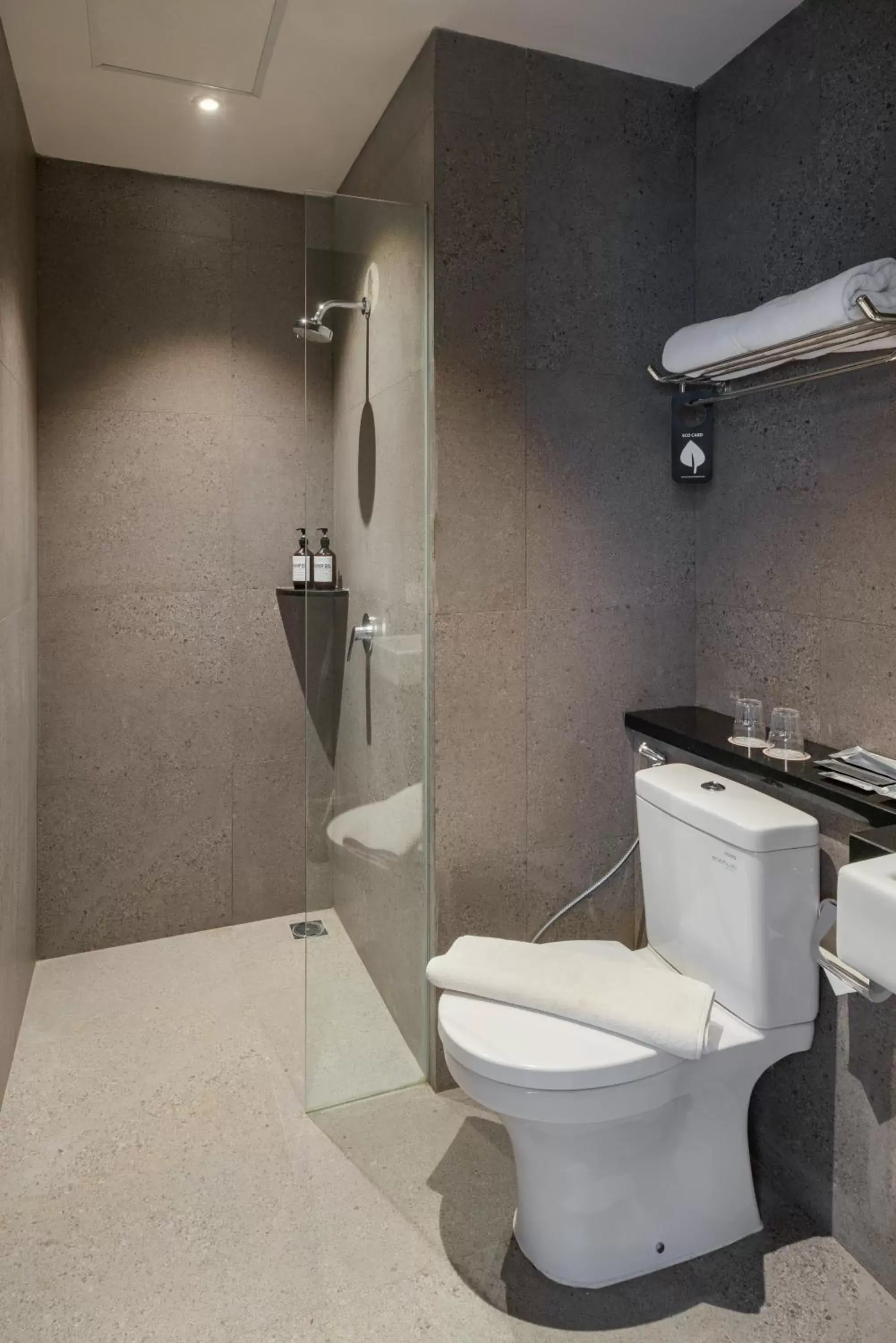 Bathroom in Luminor Hotel Airport Sidoarjo By WH , Best Choice and Strategic Location with a Rooftop area in Town Bathroom in Luminor Hotel Airport Sidoarjo By WH , Best Choice and Strategic Location with a Rooftop area in Town