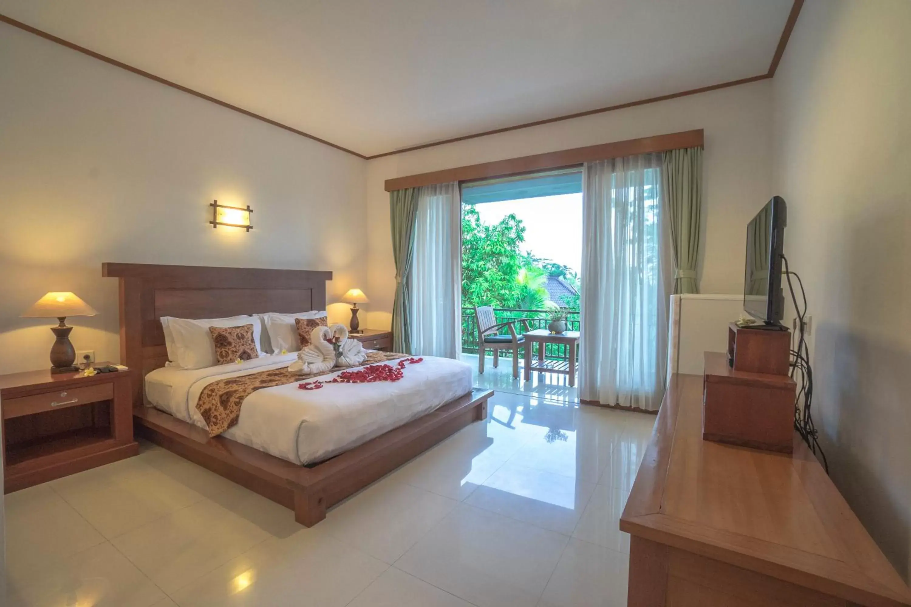 Photo of the whole room in Gita Maha Ubud Hotel by Mahaputra-CHSE Certified