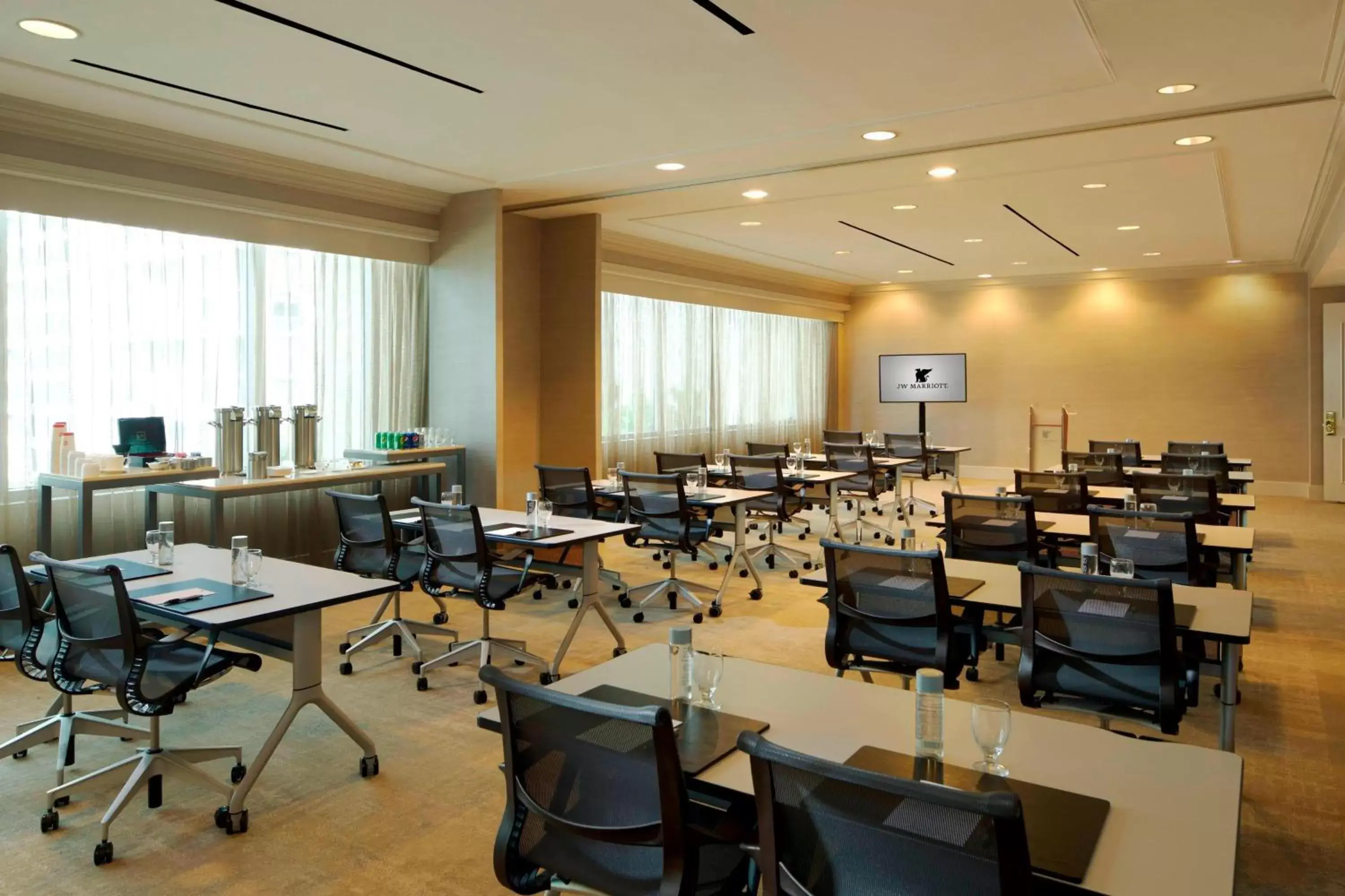 Meeting/conference room, Restaurant/Places to Eat in JW Marriott Miami