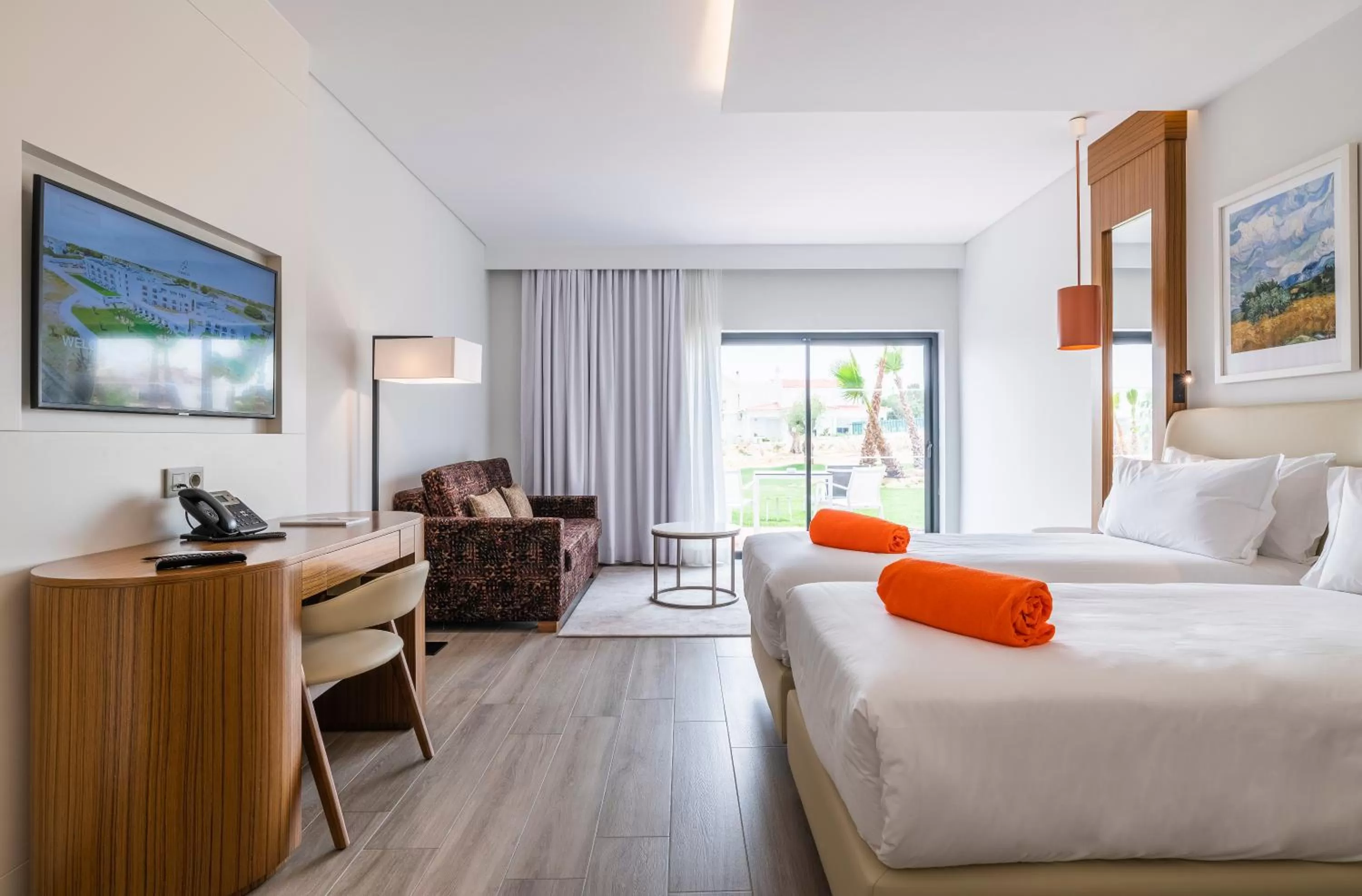 Bed in Regency Salgados Hotel & Spa