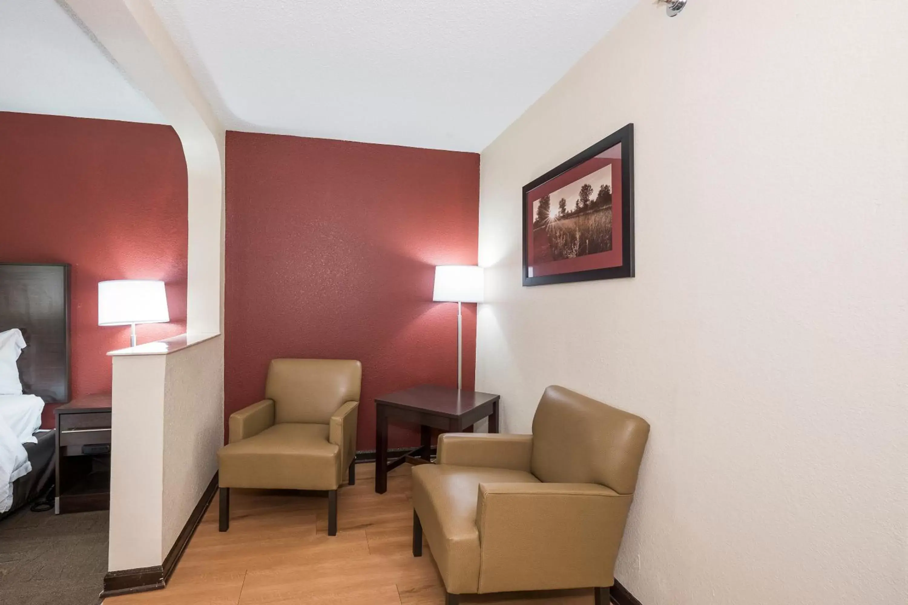 Photo of the whole room, Seating Area in Red Roof Inn PLUS+ & Suites Opelika