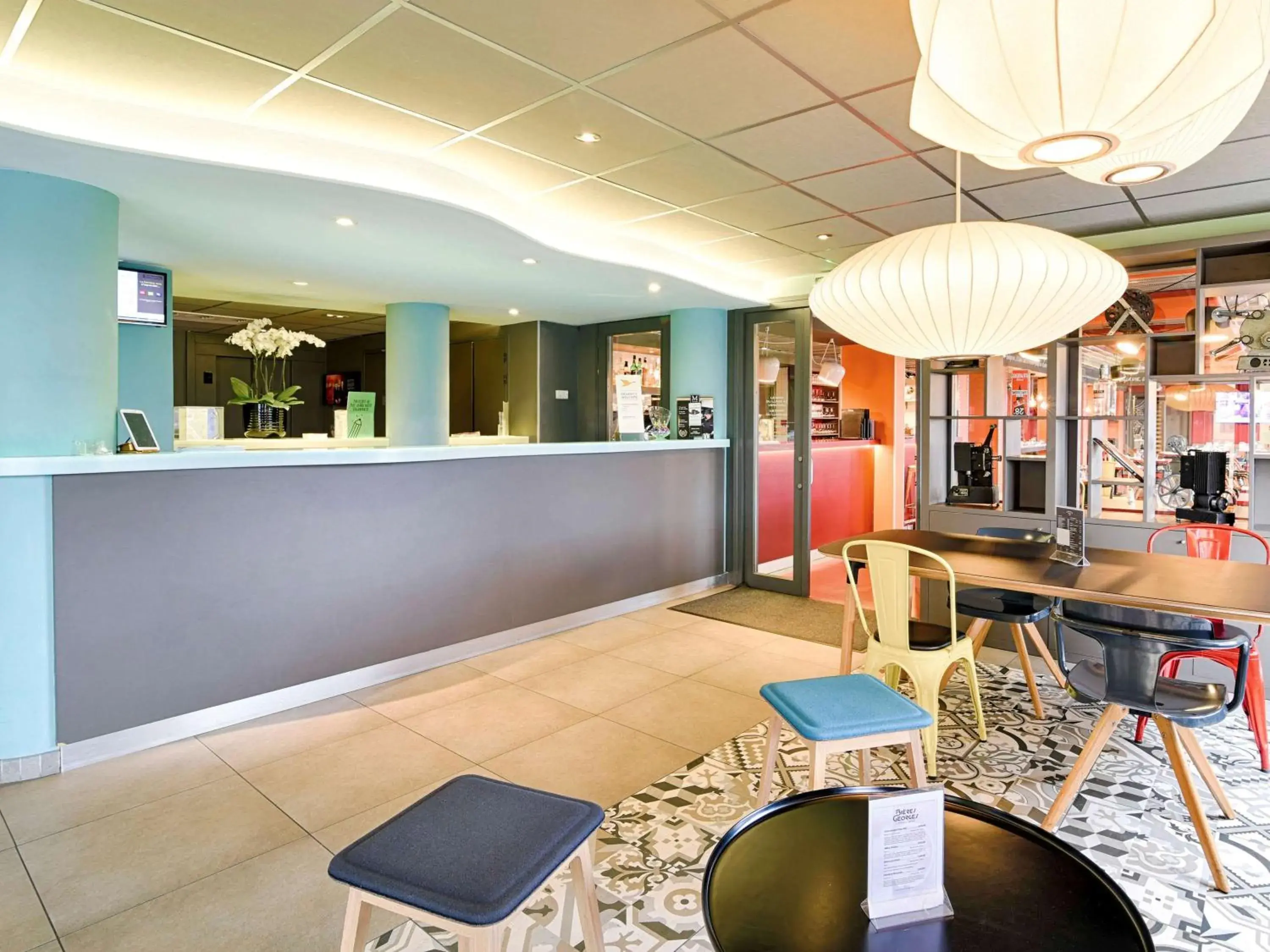 Lounge or bar in ibis Styles Lyon Confluence