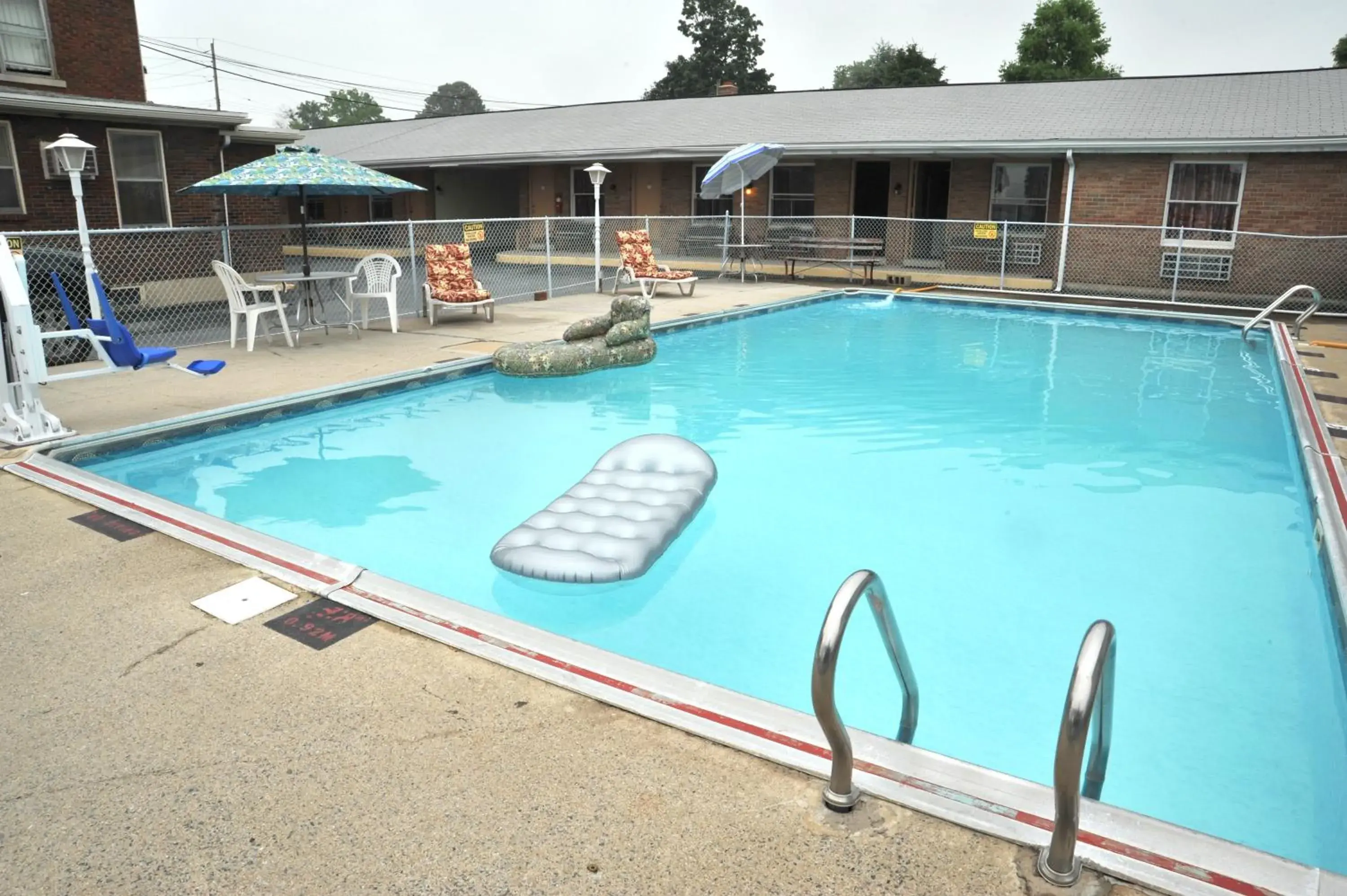 Swimming Pool in Dutch Motel Palmyra