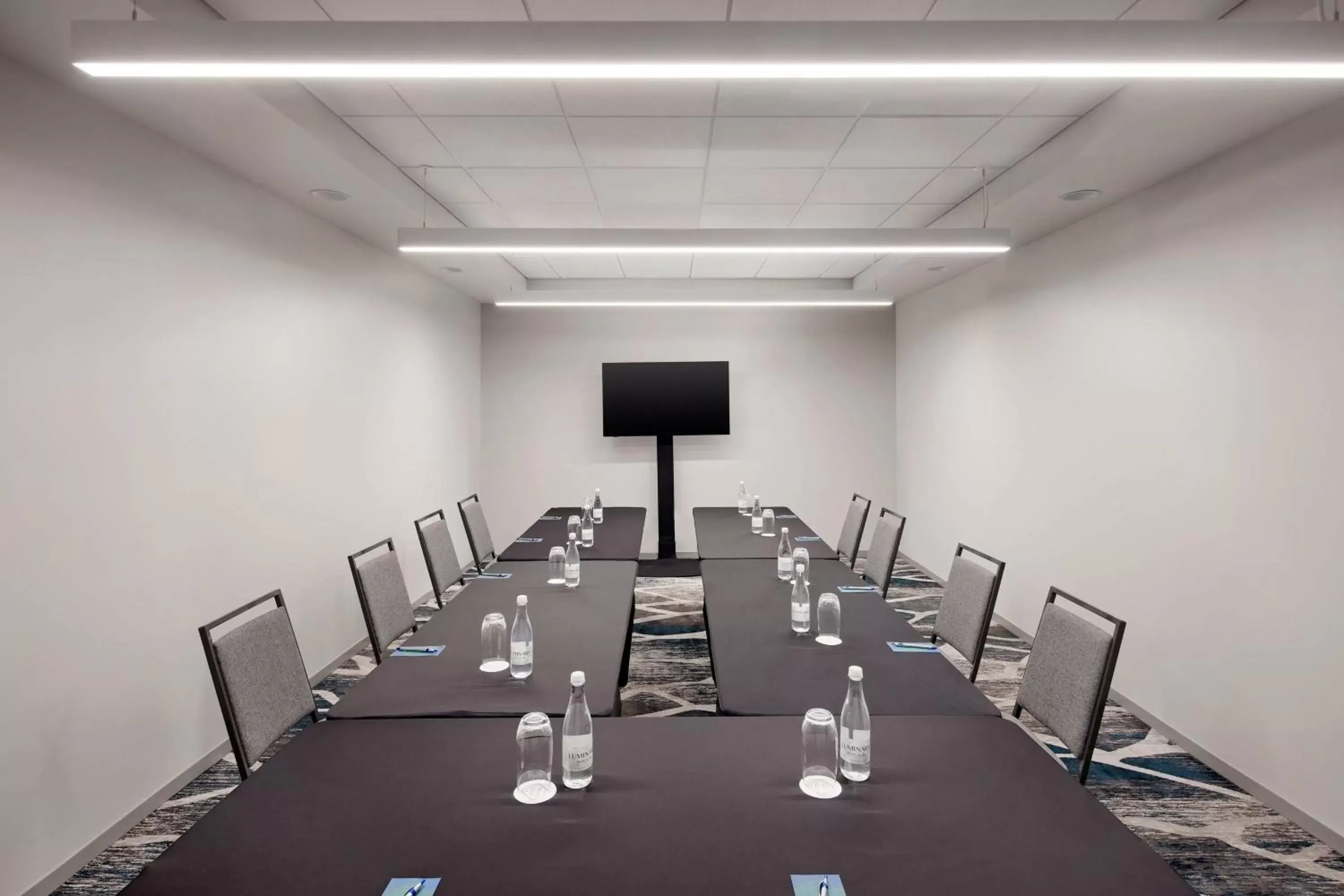 Meeting/conference room in Luminary Hotel & Co., Autograph Collection