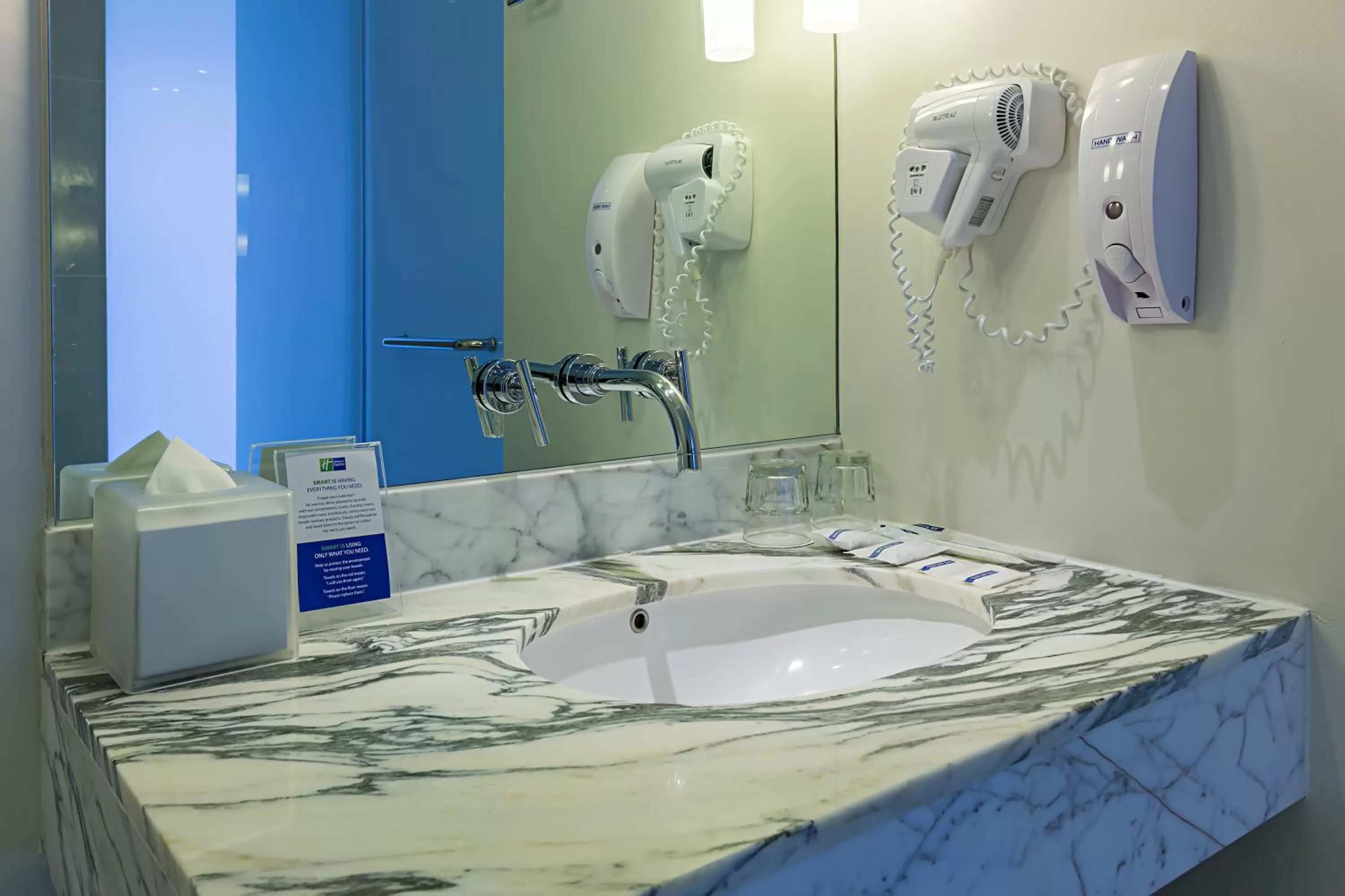 Photo of the whole room in Holiday Inn Express Bangkok Siam by IHG