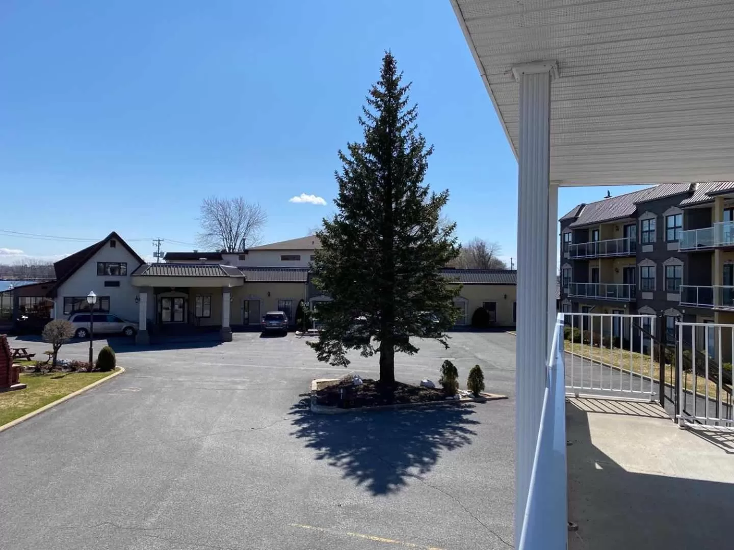 Property Building in Auberge Harris