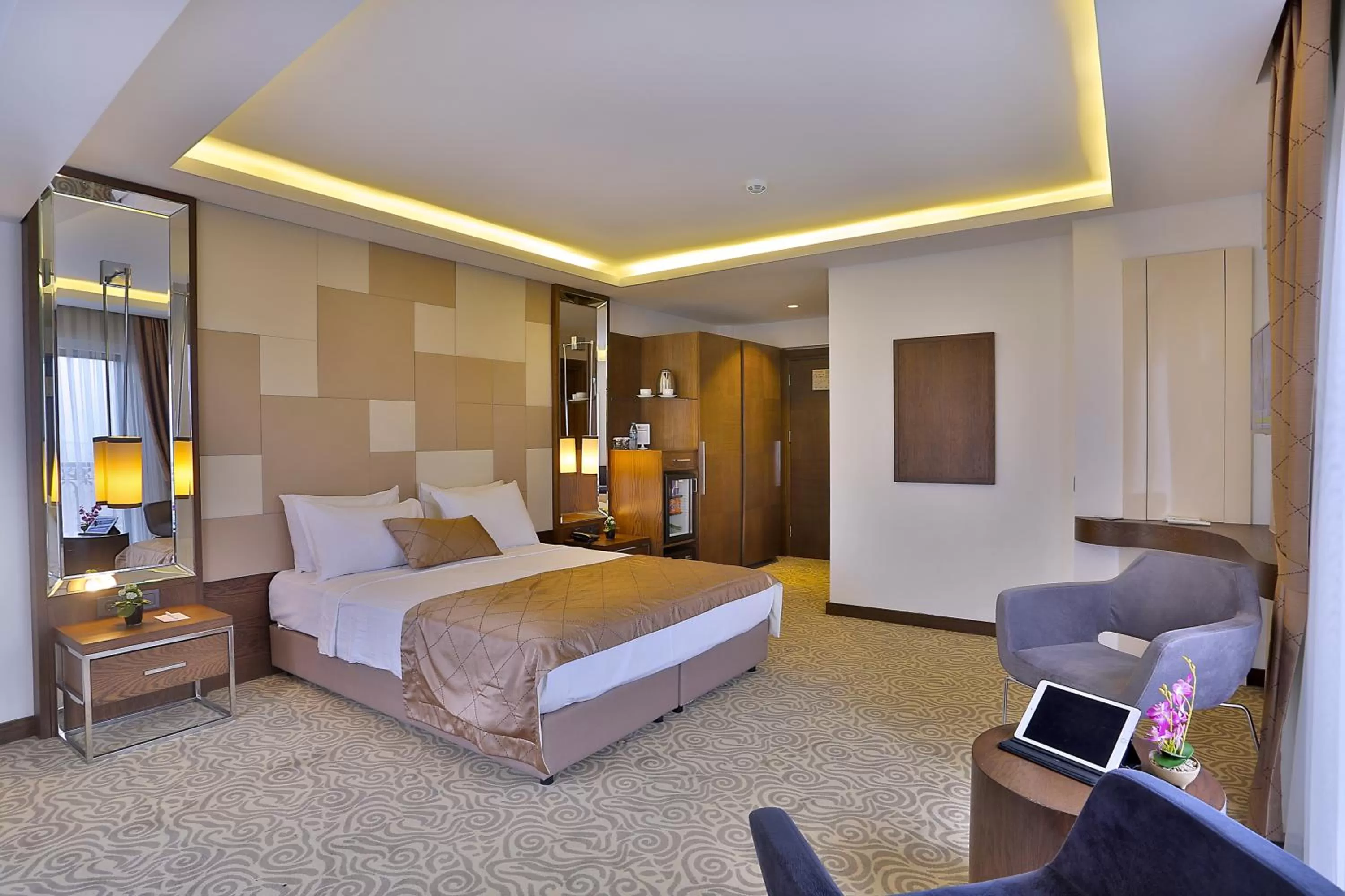 Property building, Bed in Grand Sagcanlar Hotel