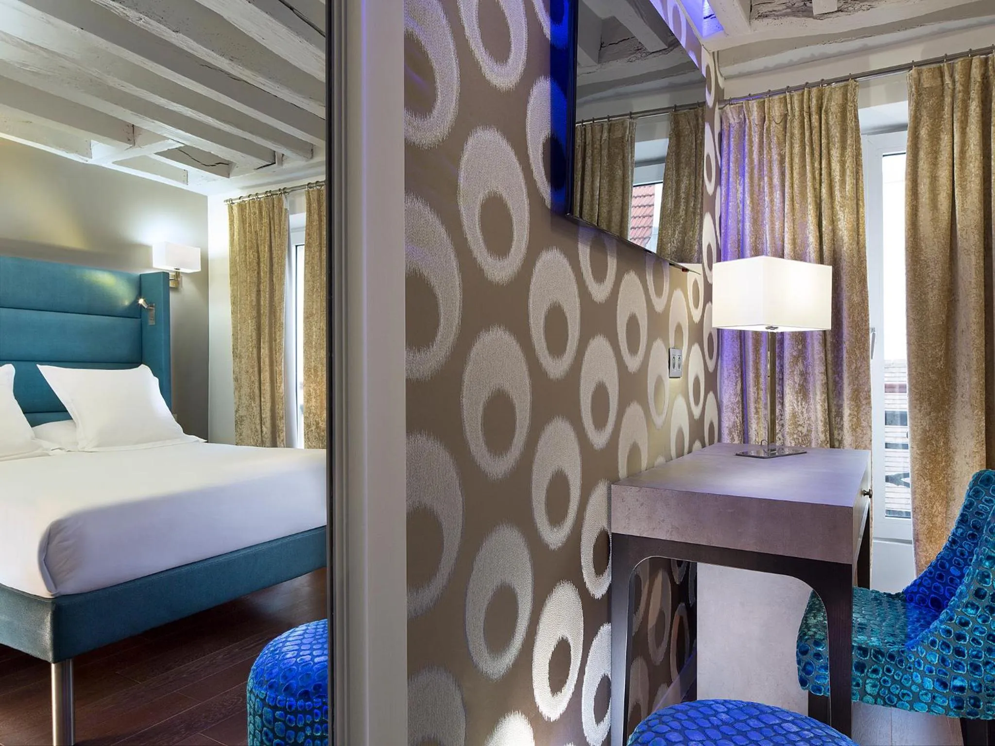 Bedroom, Bed in Hôtel Jacques de Molay - Fitness & Sauna