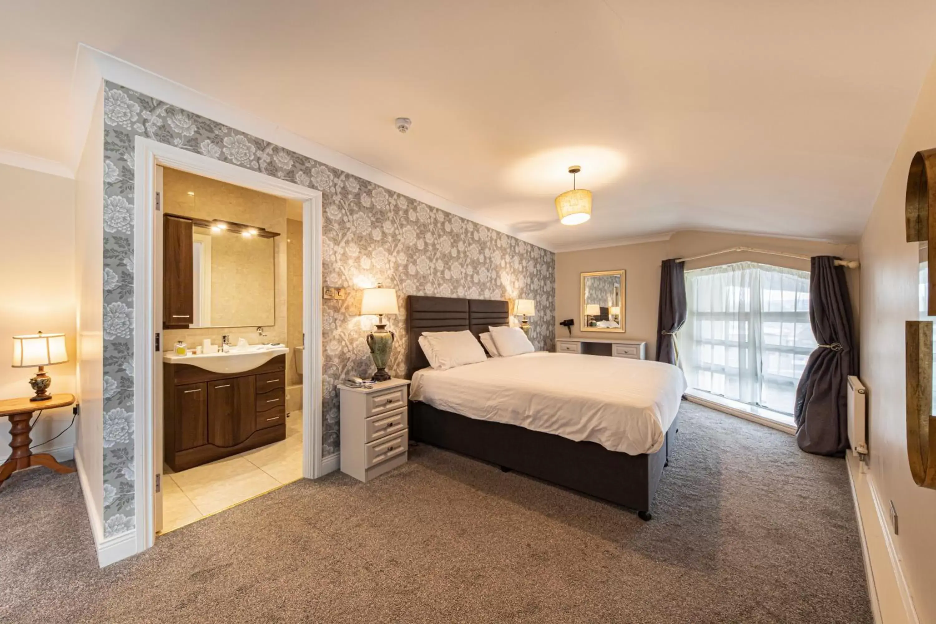 Bedroom, Bed in Ballina Manor Hotel