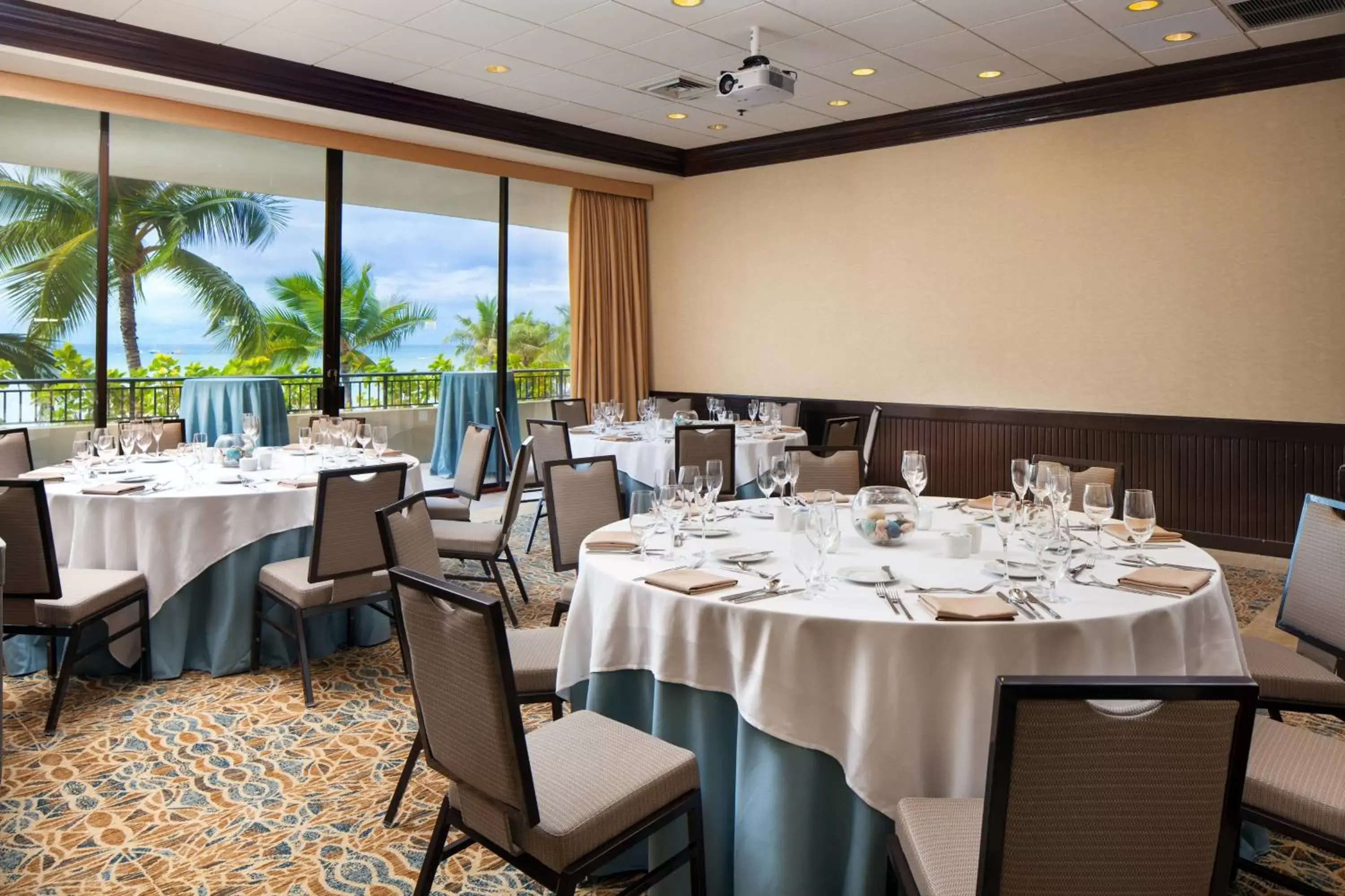 Meeting/conference room, Restaurant/Places to Eat in Sheraton Waikiki