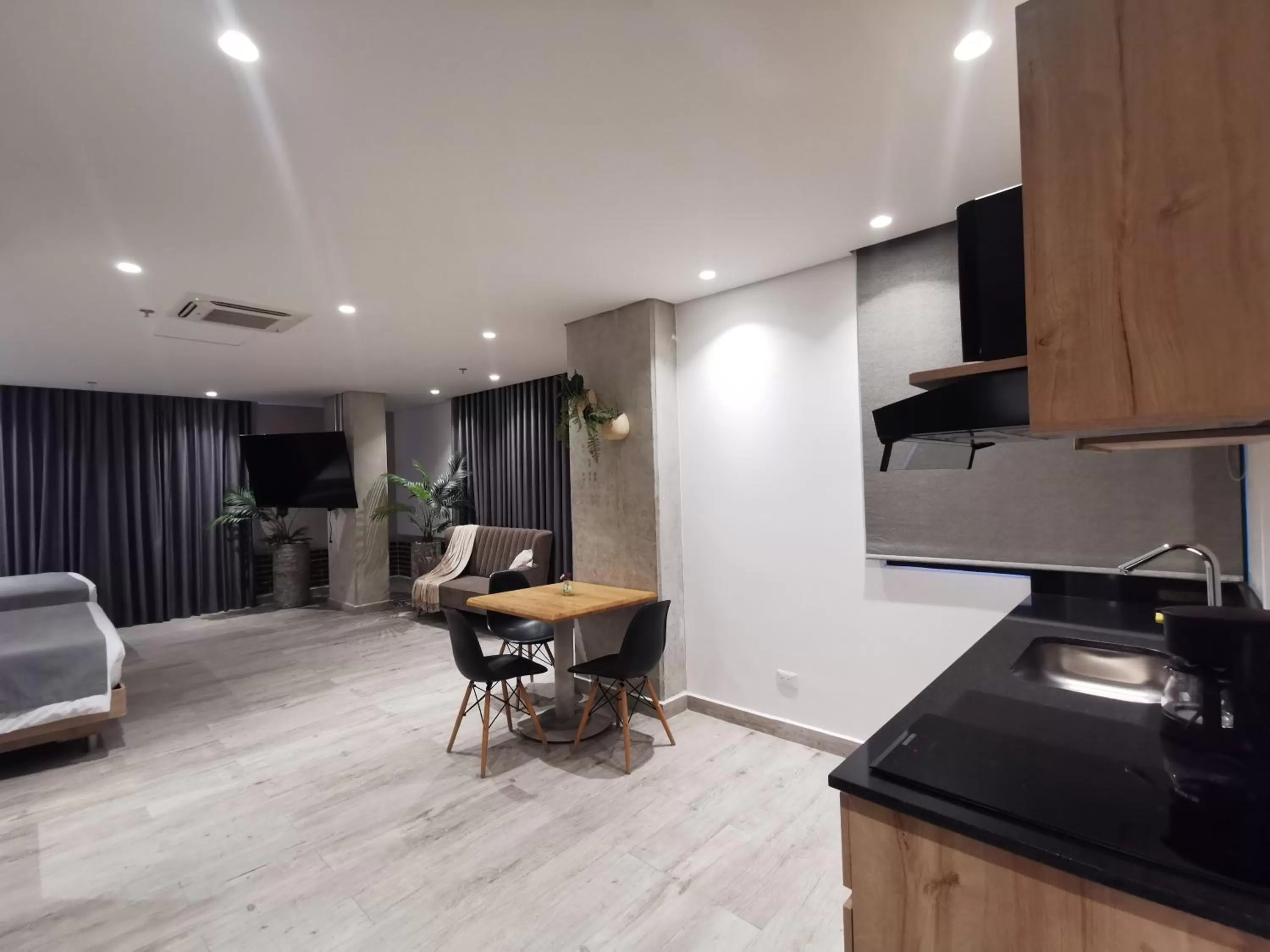 Kitchen or kitchenette in Eutopiq Hotel