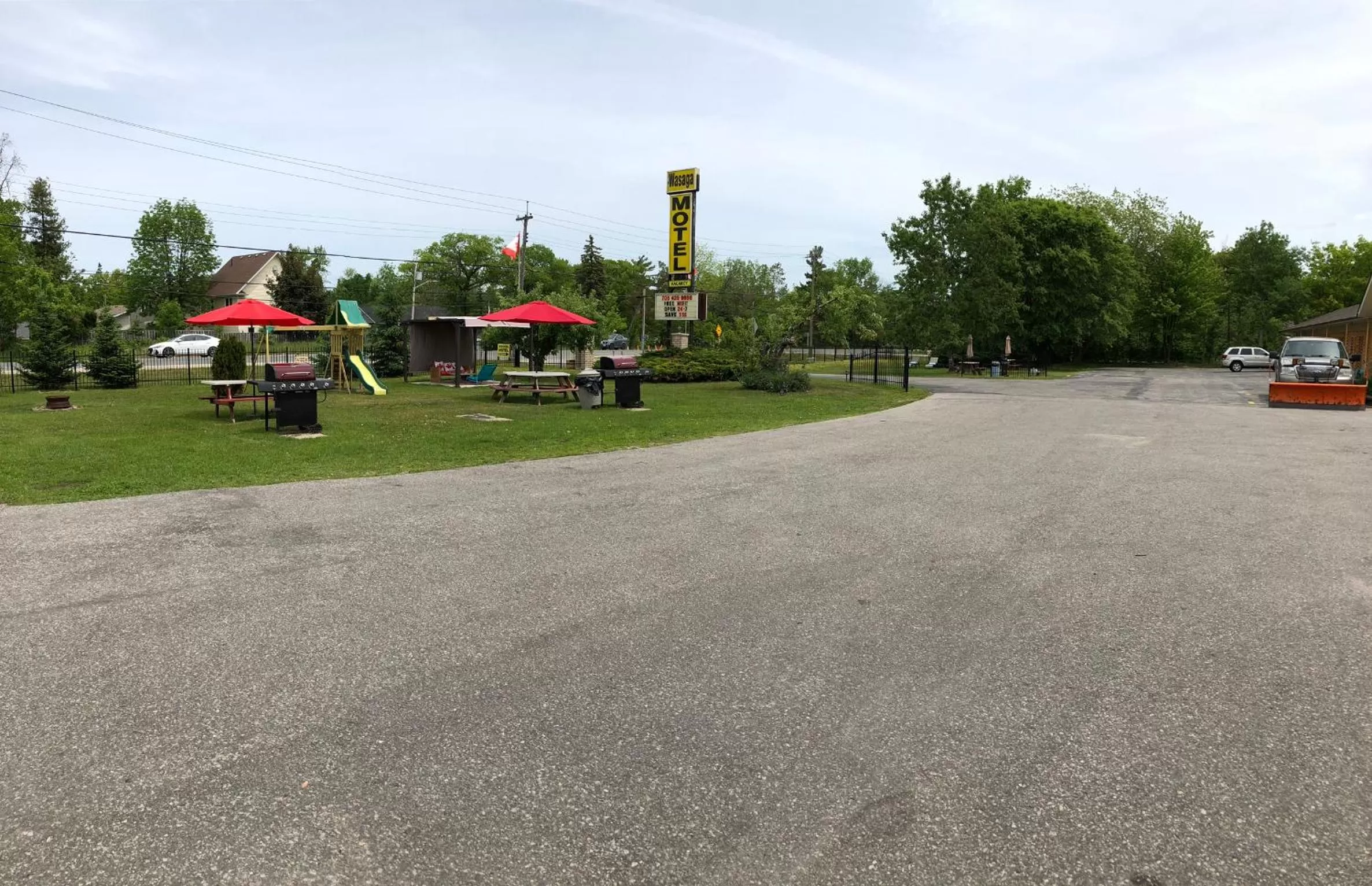 Property building in Wasaga Motel Inn