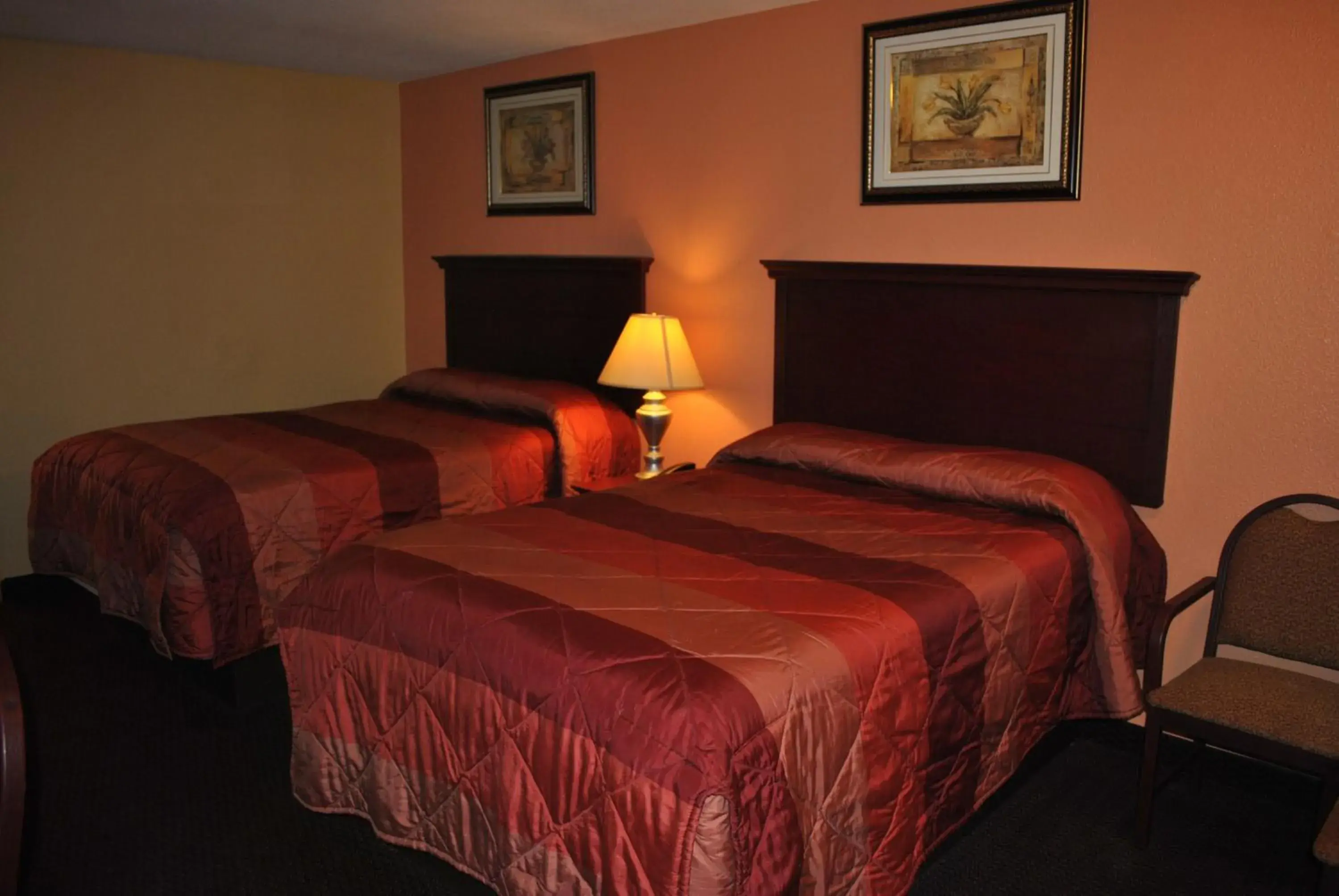 Bed in Executive Inn Brookshire