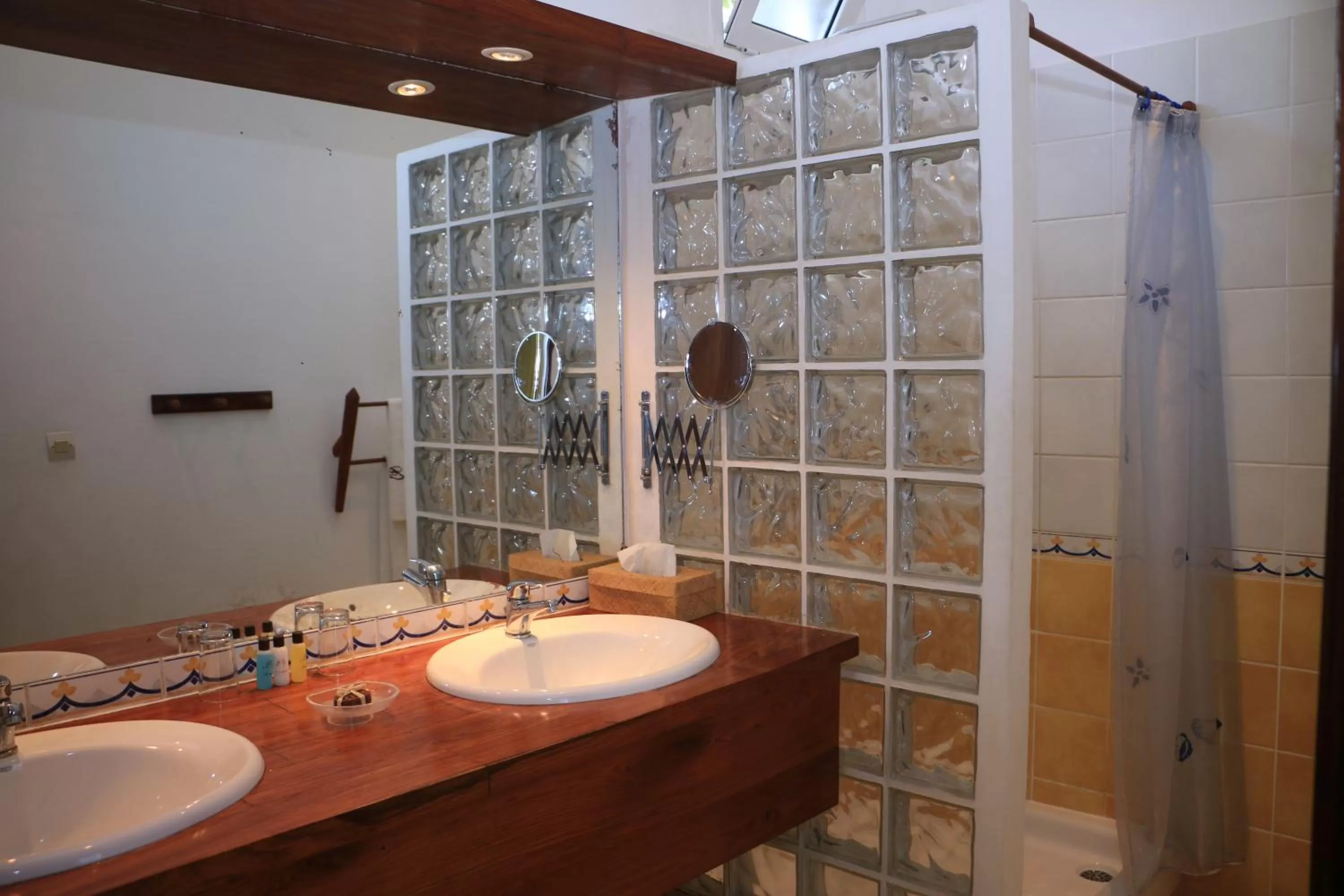 Bathroom in Hôtel Restaurant Coco Lodge Majunga