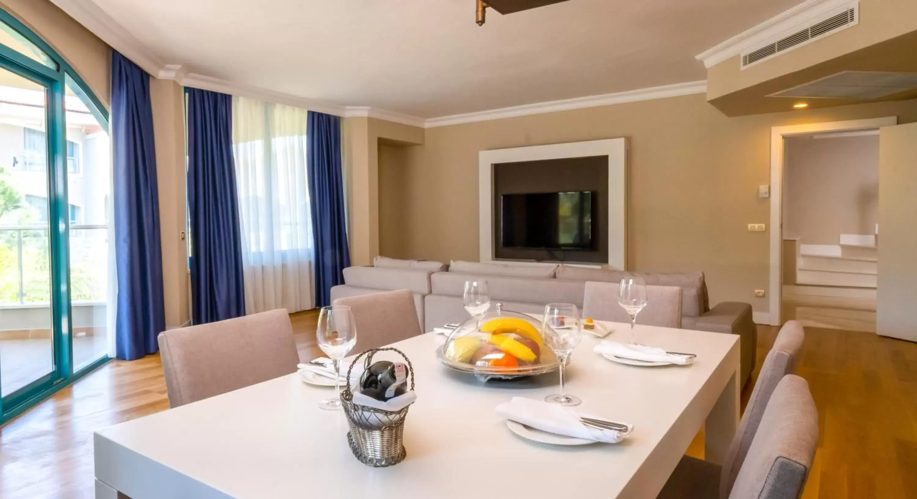 TV and multimedia, Dining Area in Sirene Belek Hotel