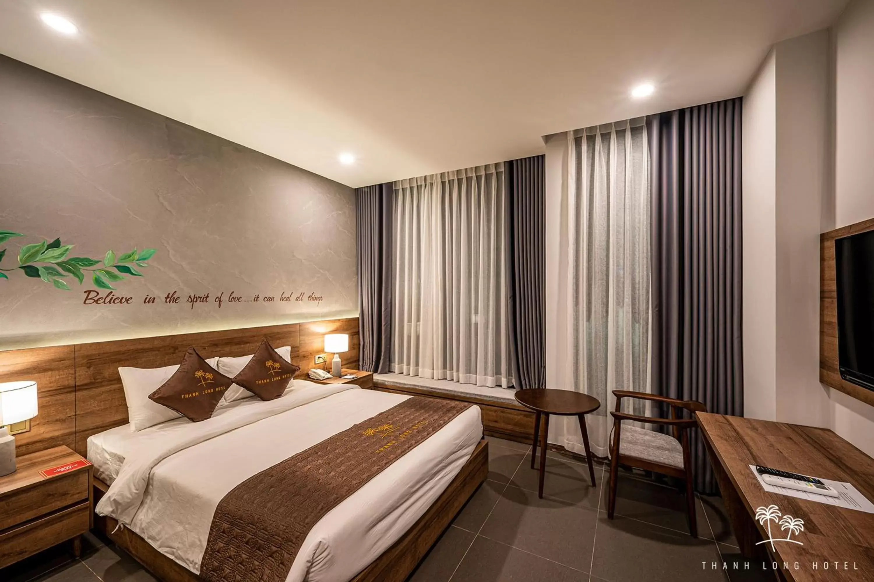 Bedroom, Bed in Thanh Long Hotel - Bach Dang