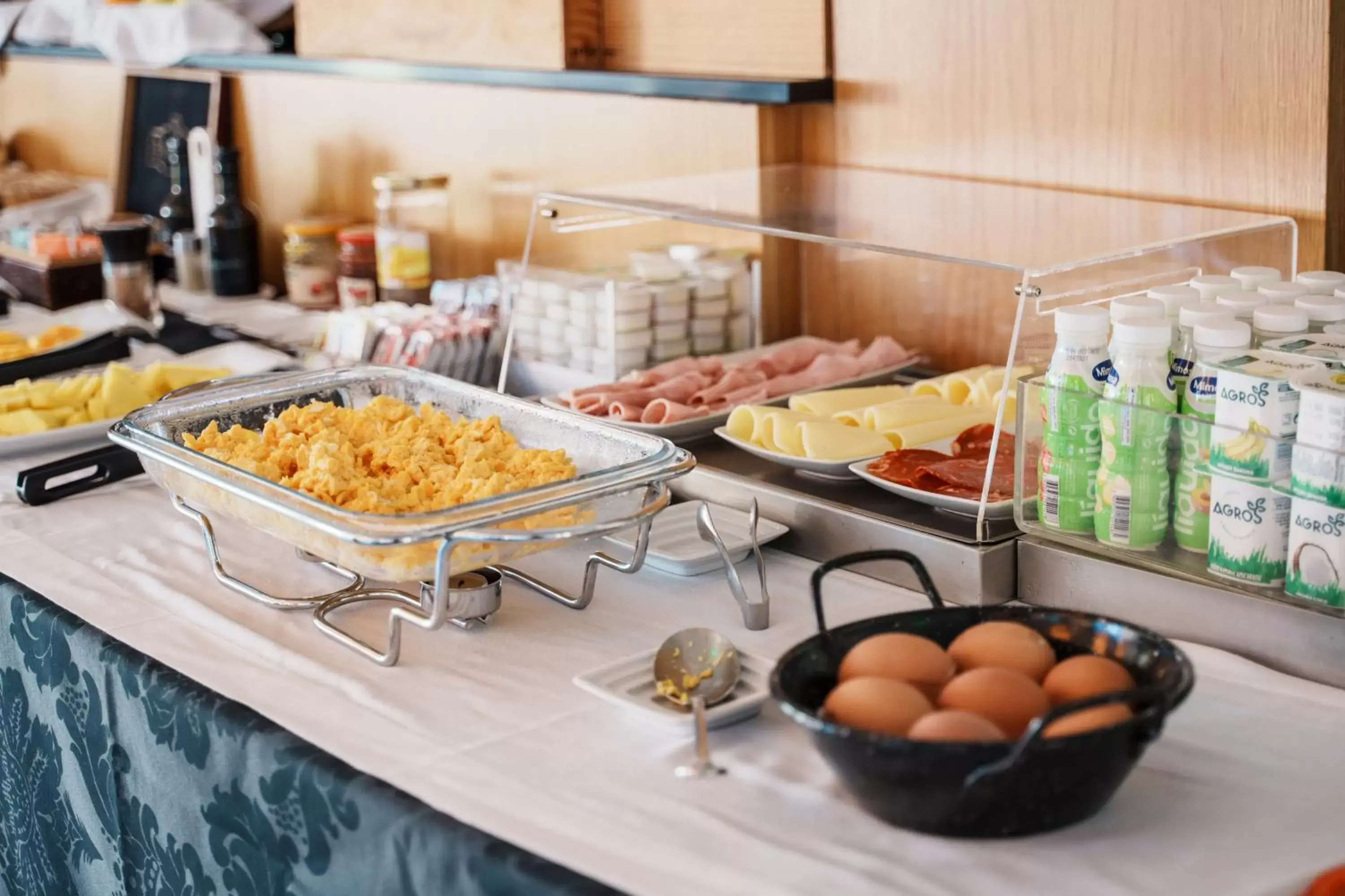 Continental breakfast, Food in Design & Wine Hotel