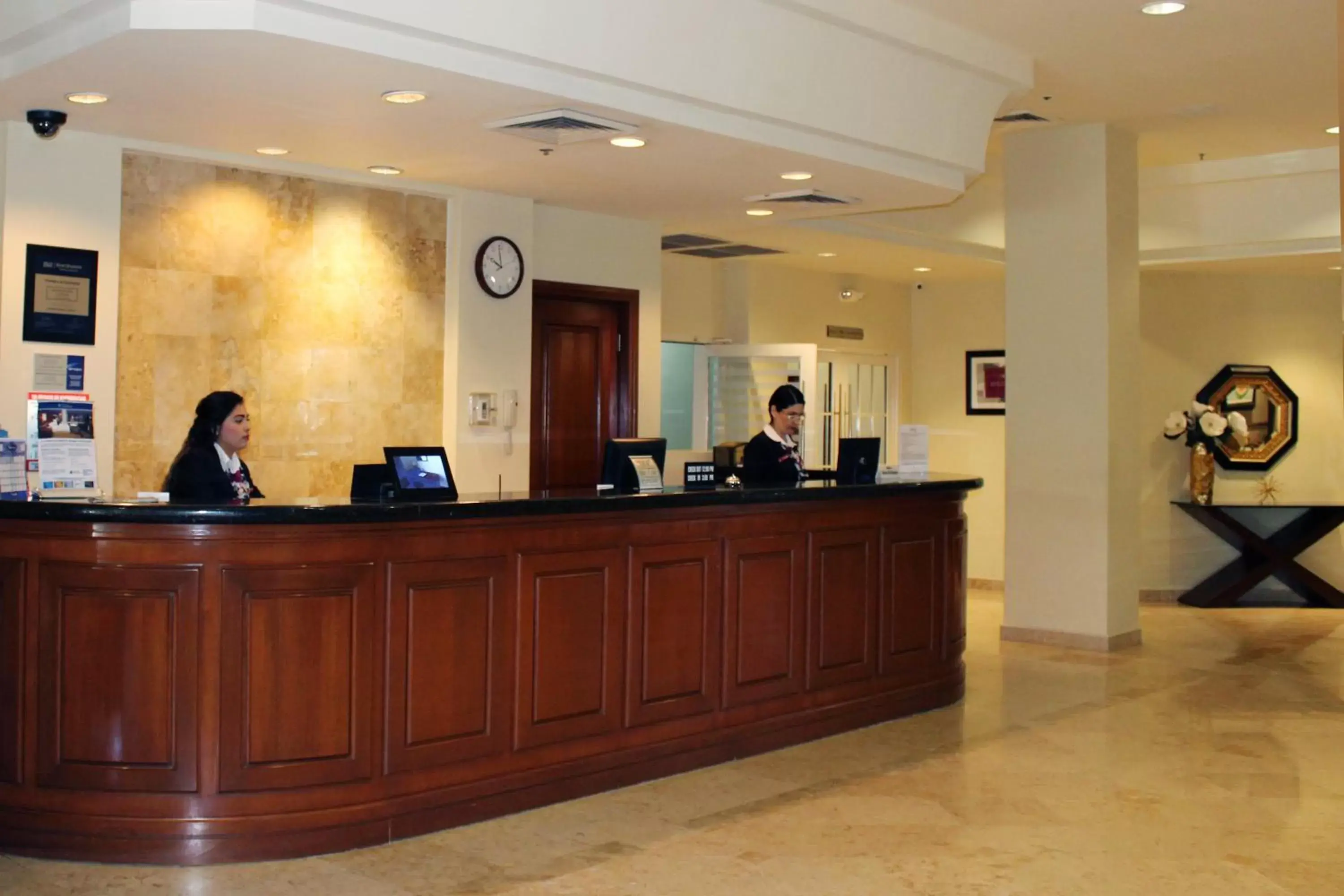 Staff, Lobby/Reception in Best Western PLUS Los Mochis