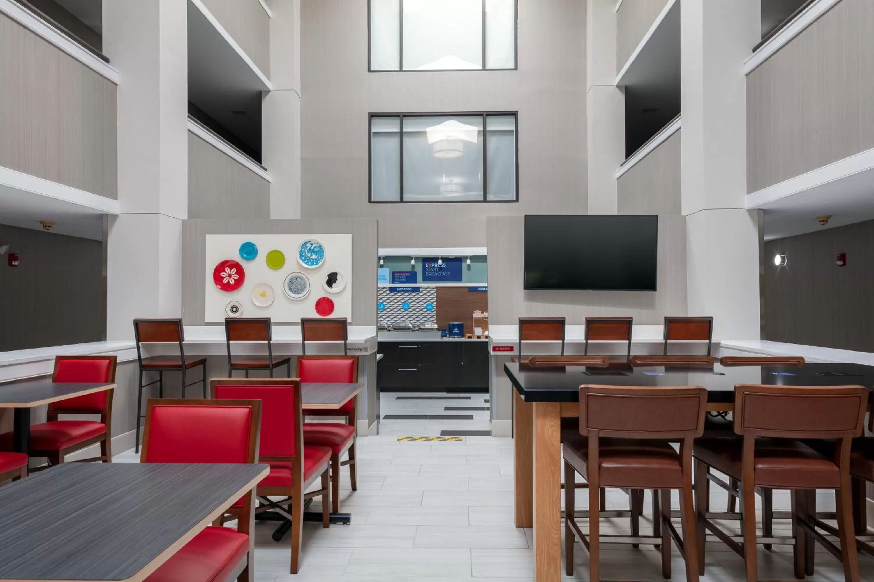 Breakfast in Holiday Inn Express & Suites Milton East I-10 by IHG