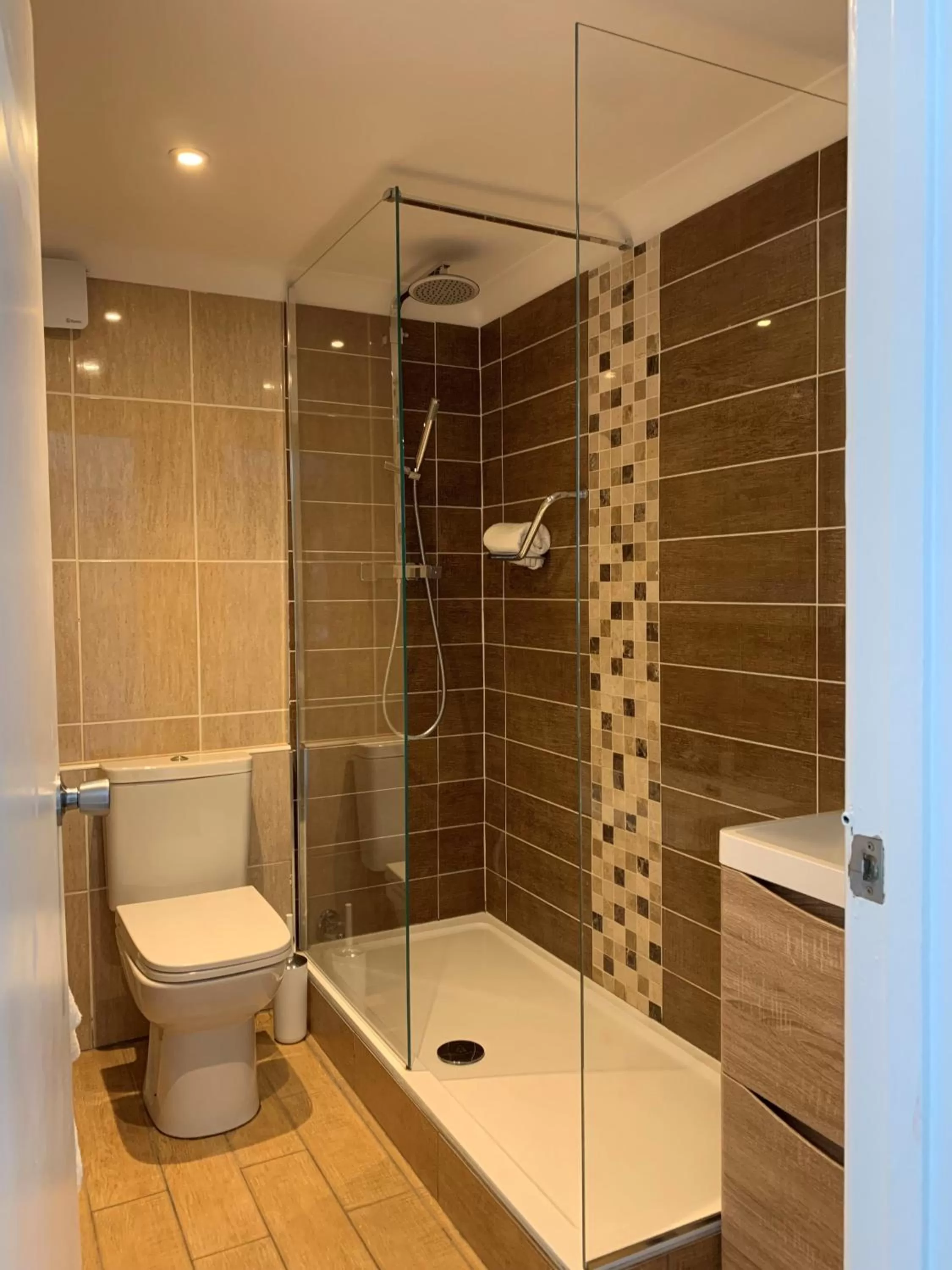 Shower in Cumberland Hotel - OCEANA COLLECTION