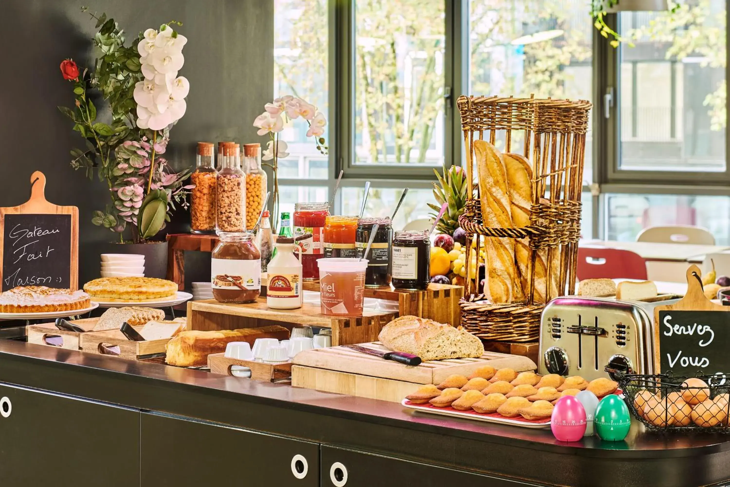 Buffet breakfast in Campanile Paris Sud - Porte d'Orléans - Arcueil Buffet breakfast in Campanile Paris Sud - Porte d'Orléans - Arcueil